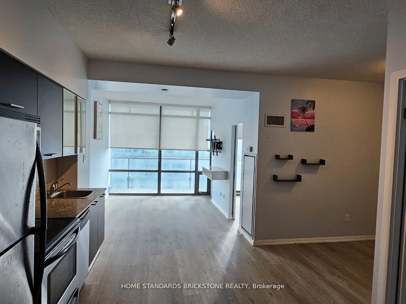 37 Grosvenor Street, #2510