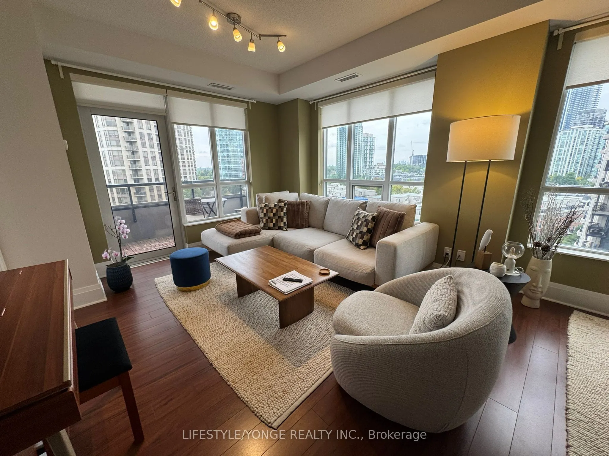 100 Harrison Garden Boulevard, #903