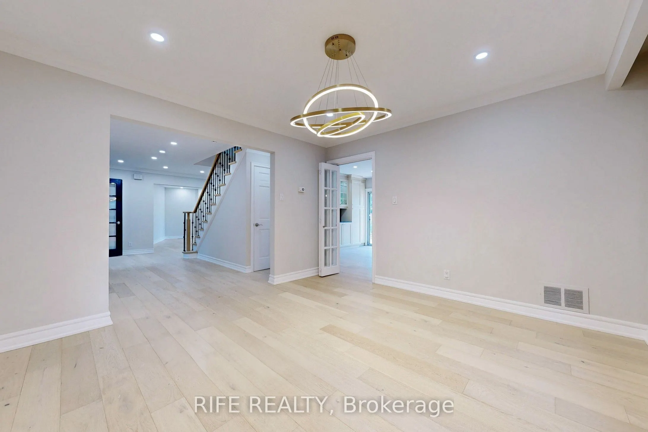 8 Elliotwood Court