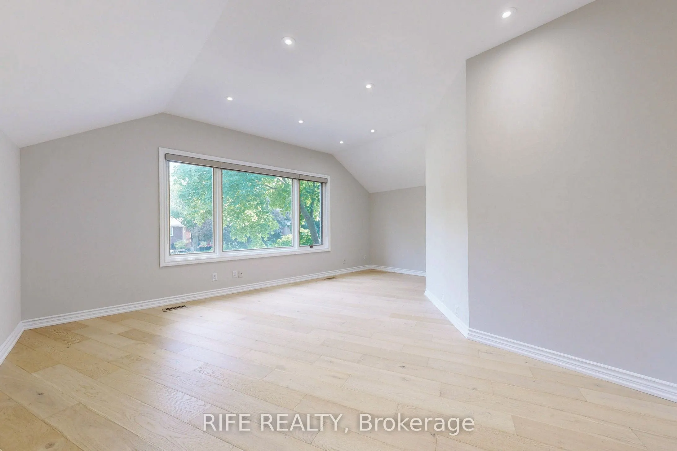 8 Elliotwood Court