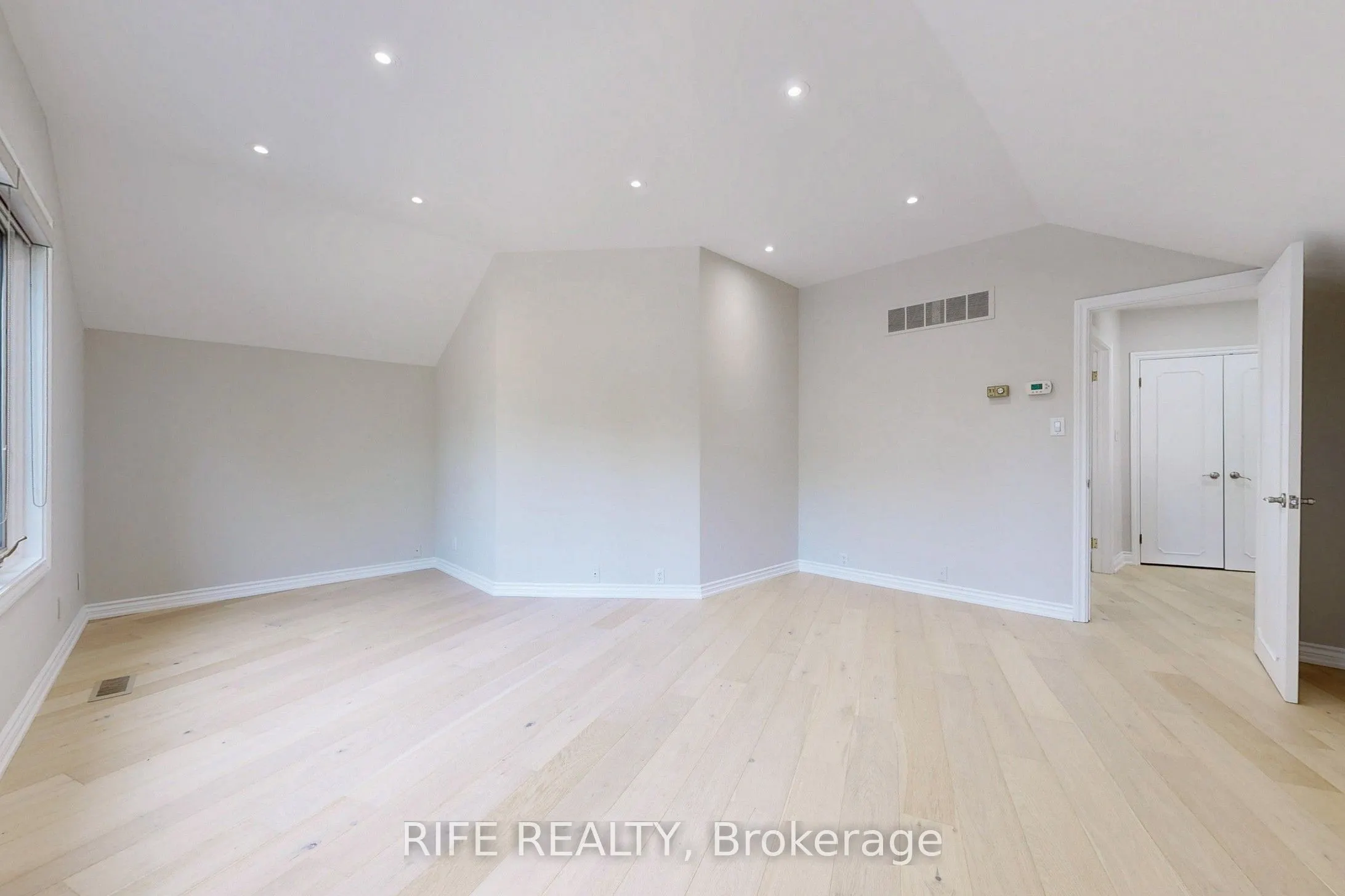 8 Elliotwood Court