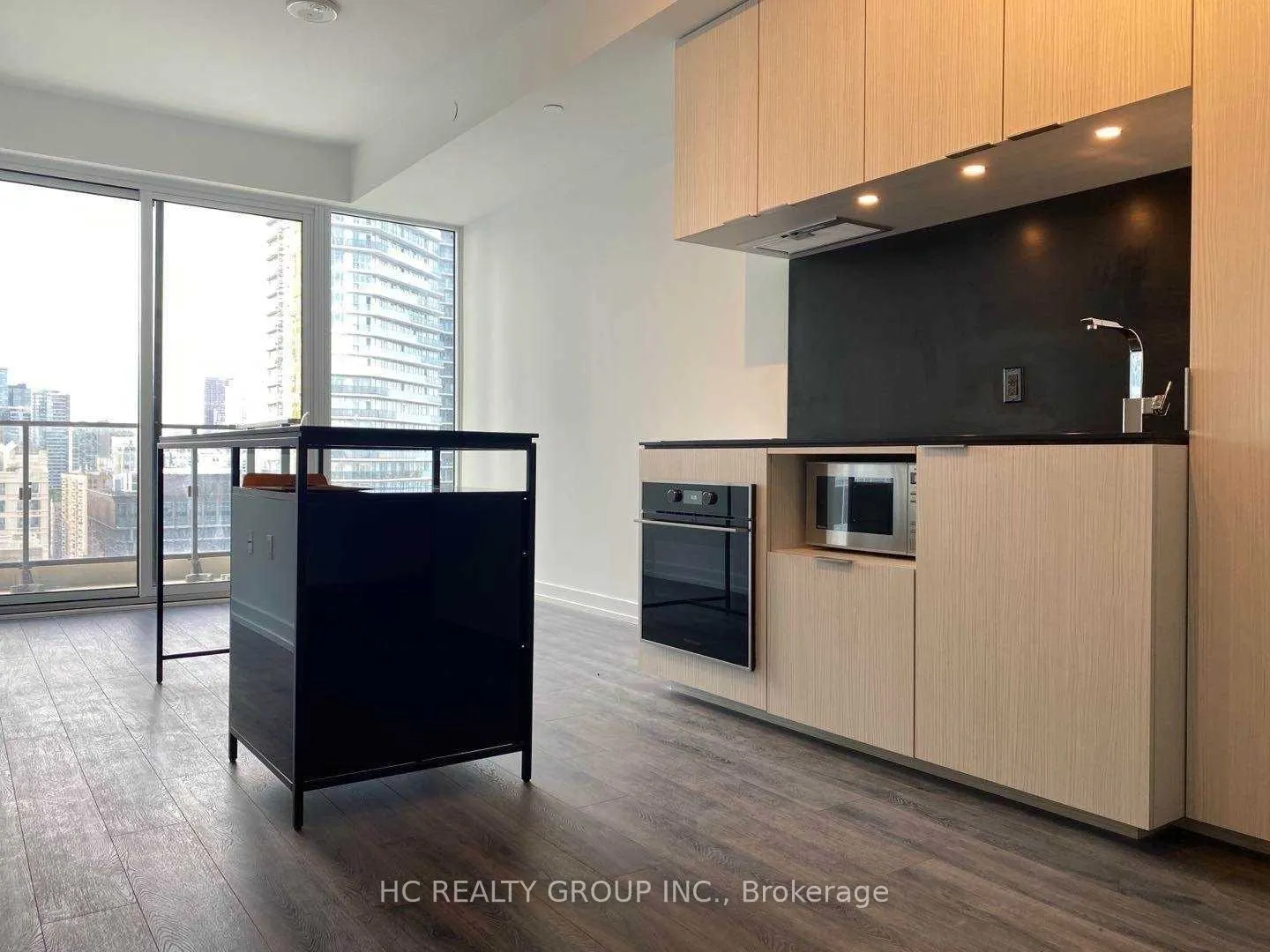 77 Shuter Street, #2112