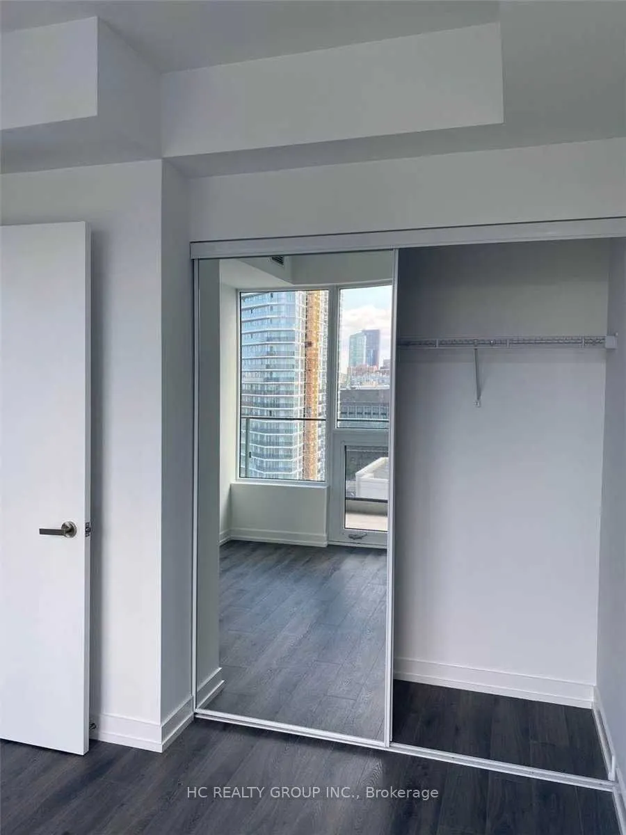 77 Shuter Street, #2112