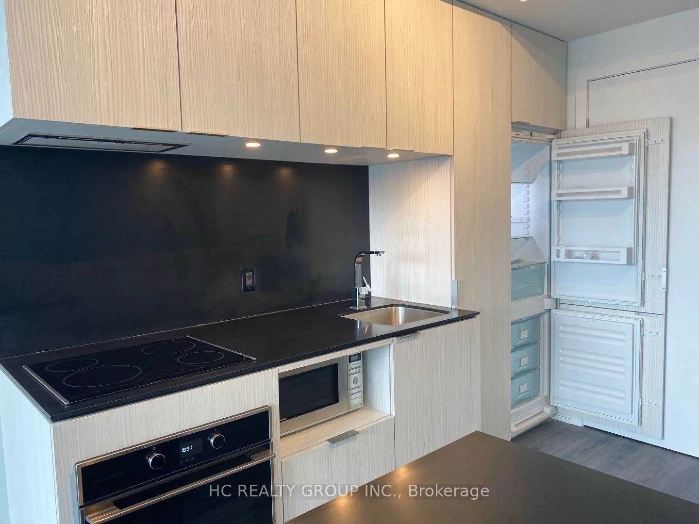 77 Shuter Street, #2112