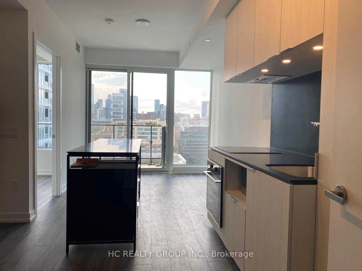 77 Shuter Street, #2112