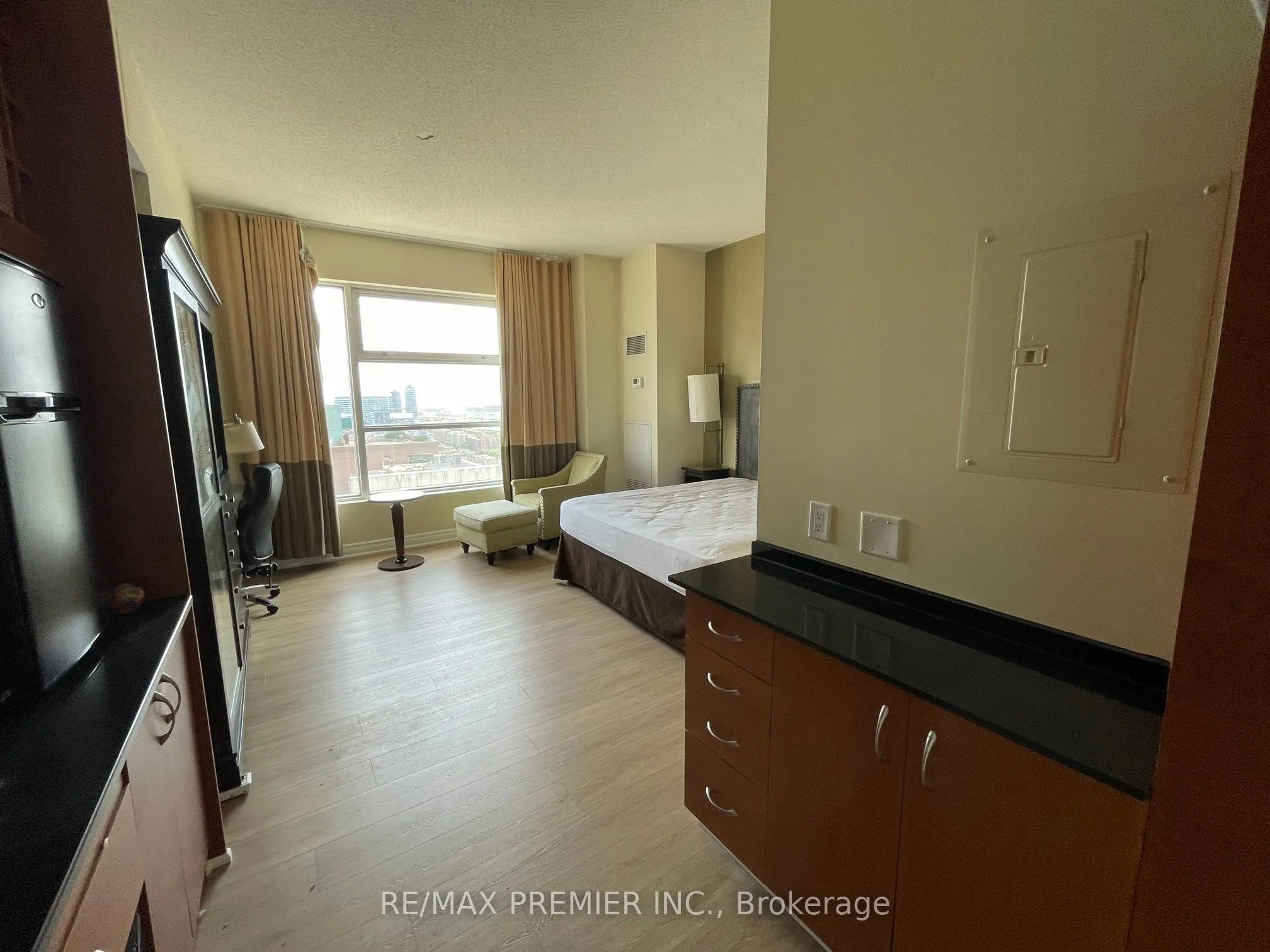 1 King Street W, #2508