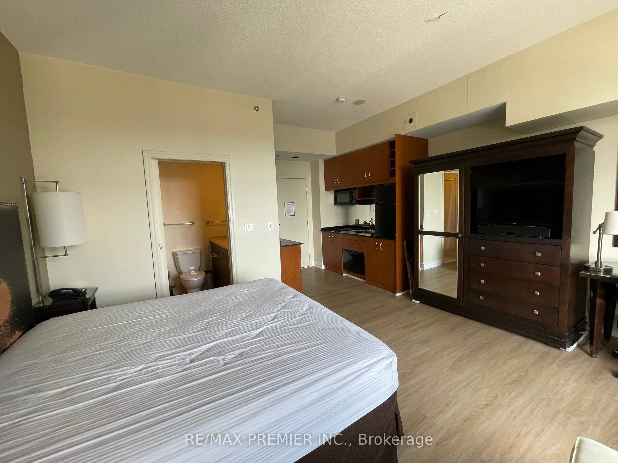 1 King Street W, #2508