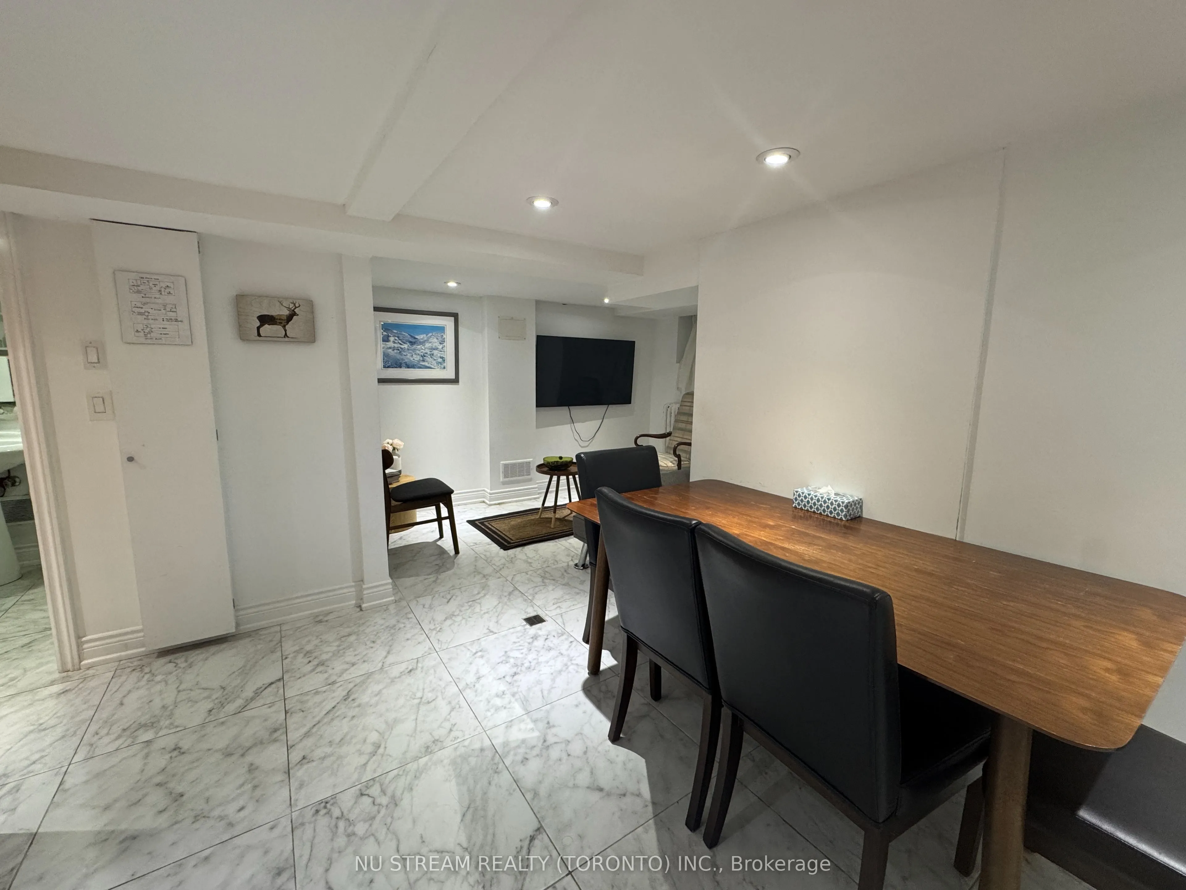 Bsmt 119 Lascelles Boulevard
