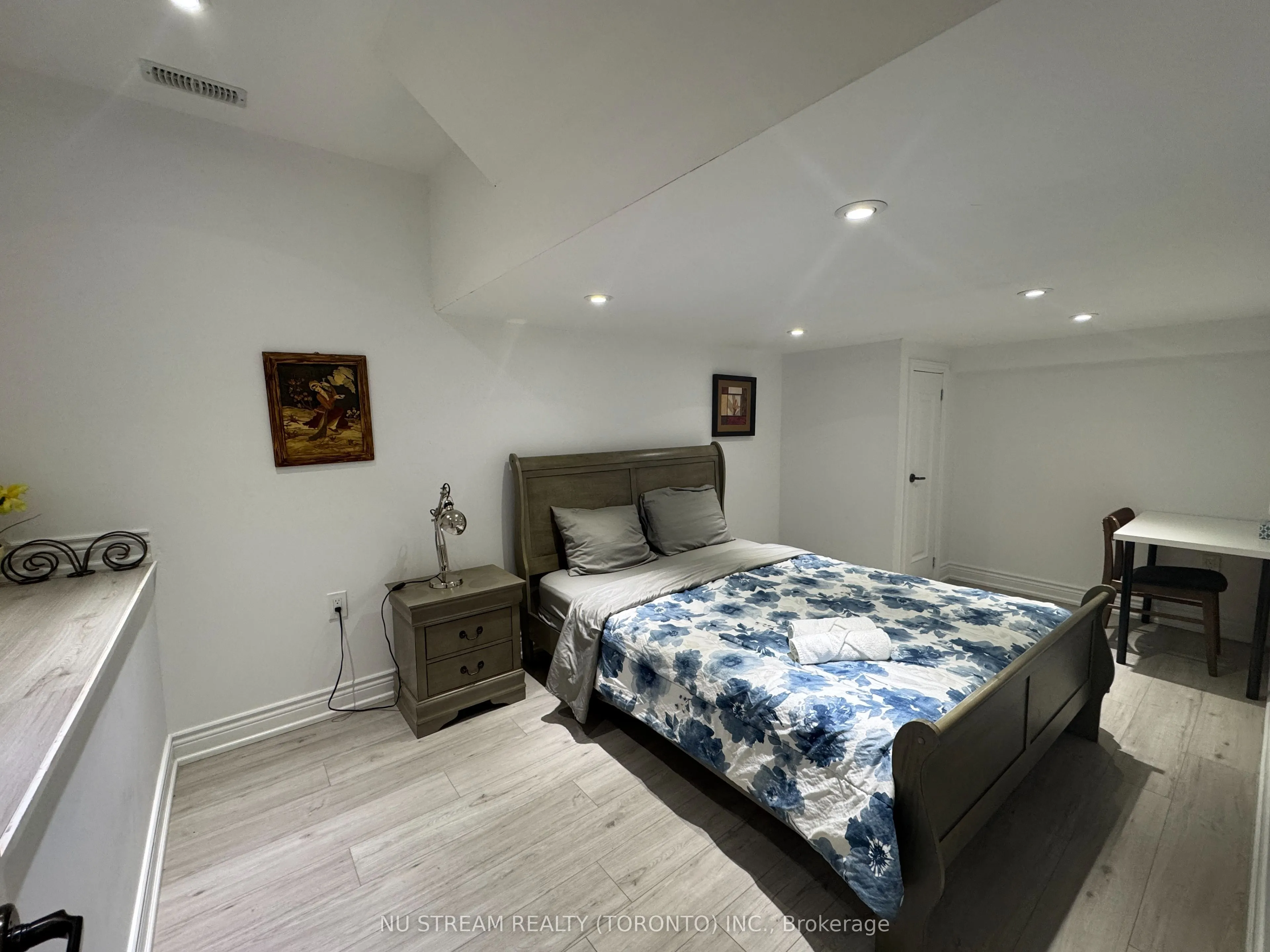 Bsmt 119 Lascelles Boulevard