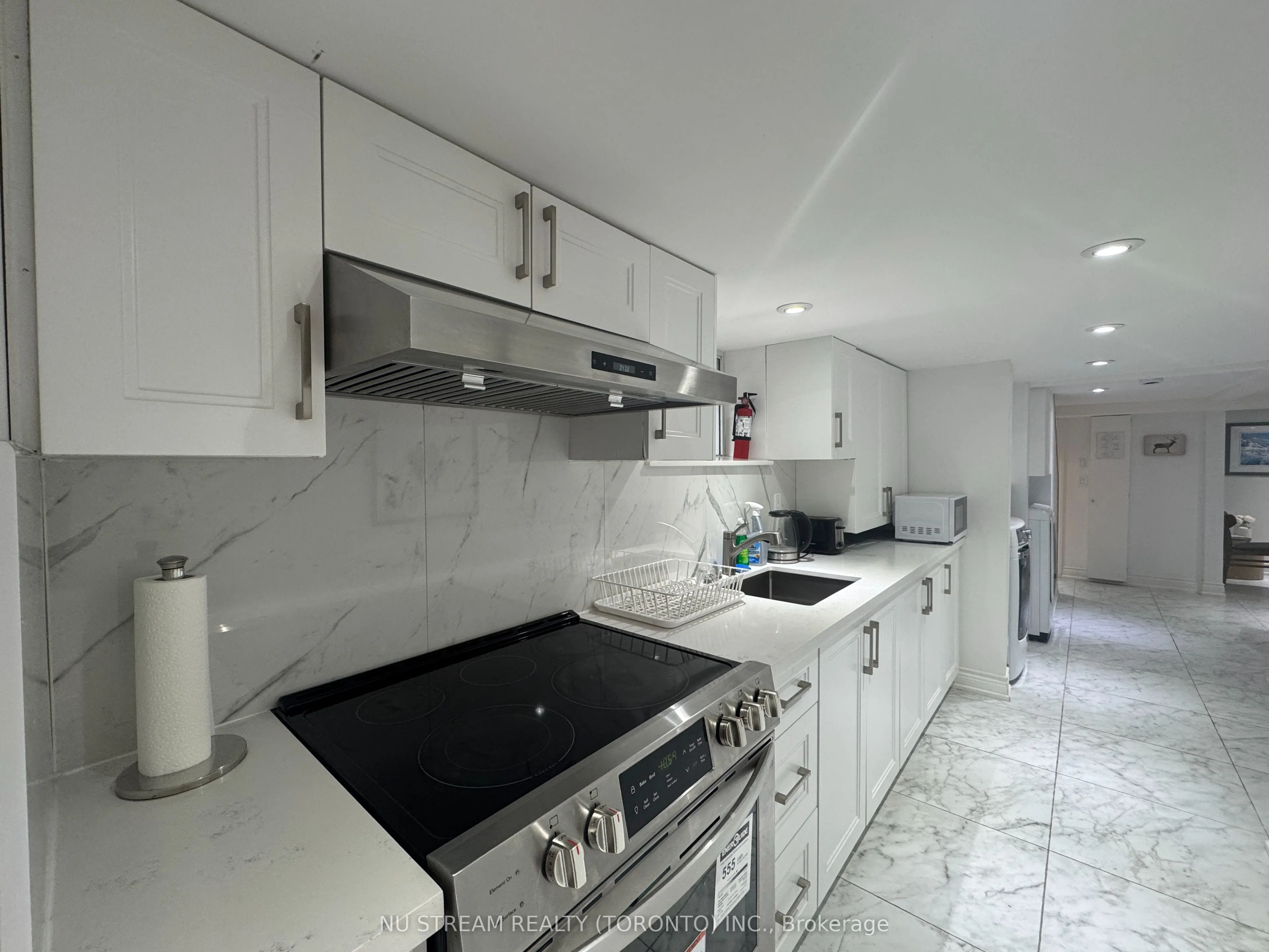 Bsmt 119 Lascelles Boulevard