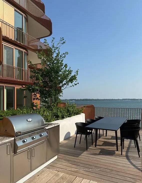 155 Merchants Wharf, #325