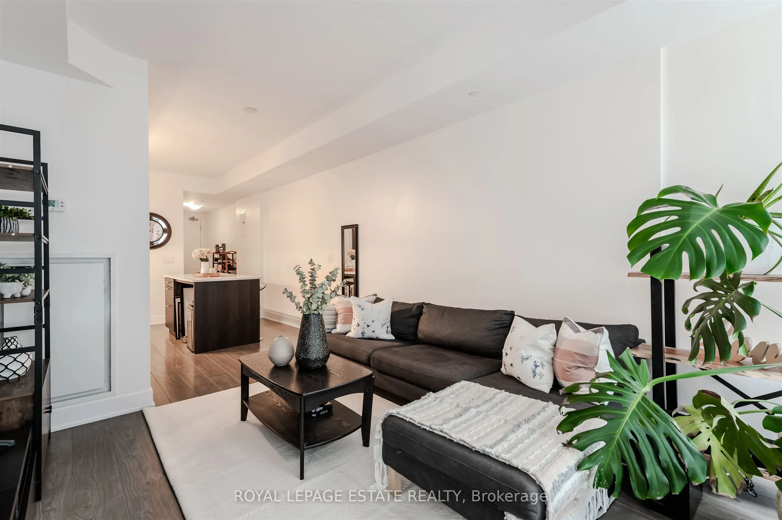 508 Wellington Street, #03