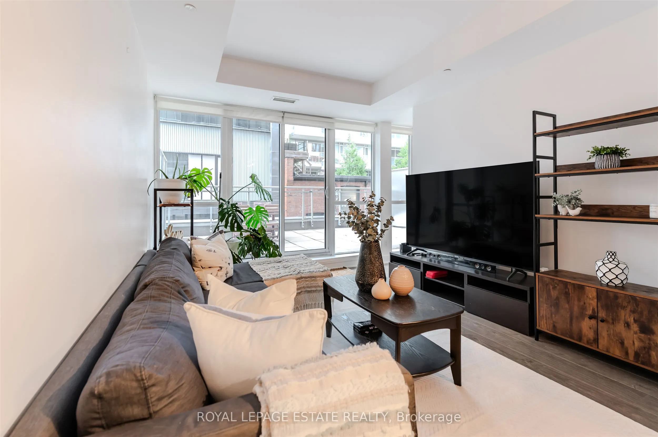 508 Wellington Street, #03