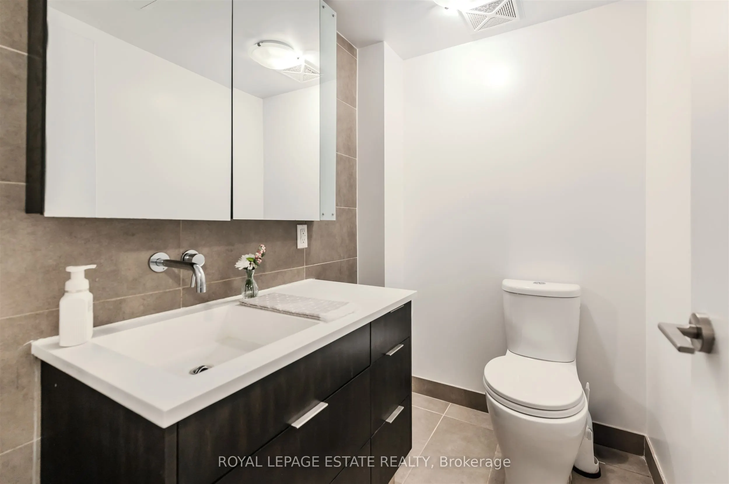 508 Wellington Street, #03