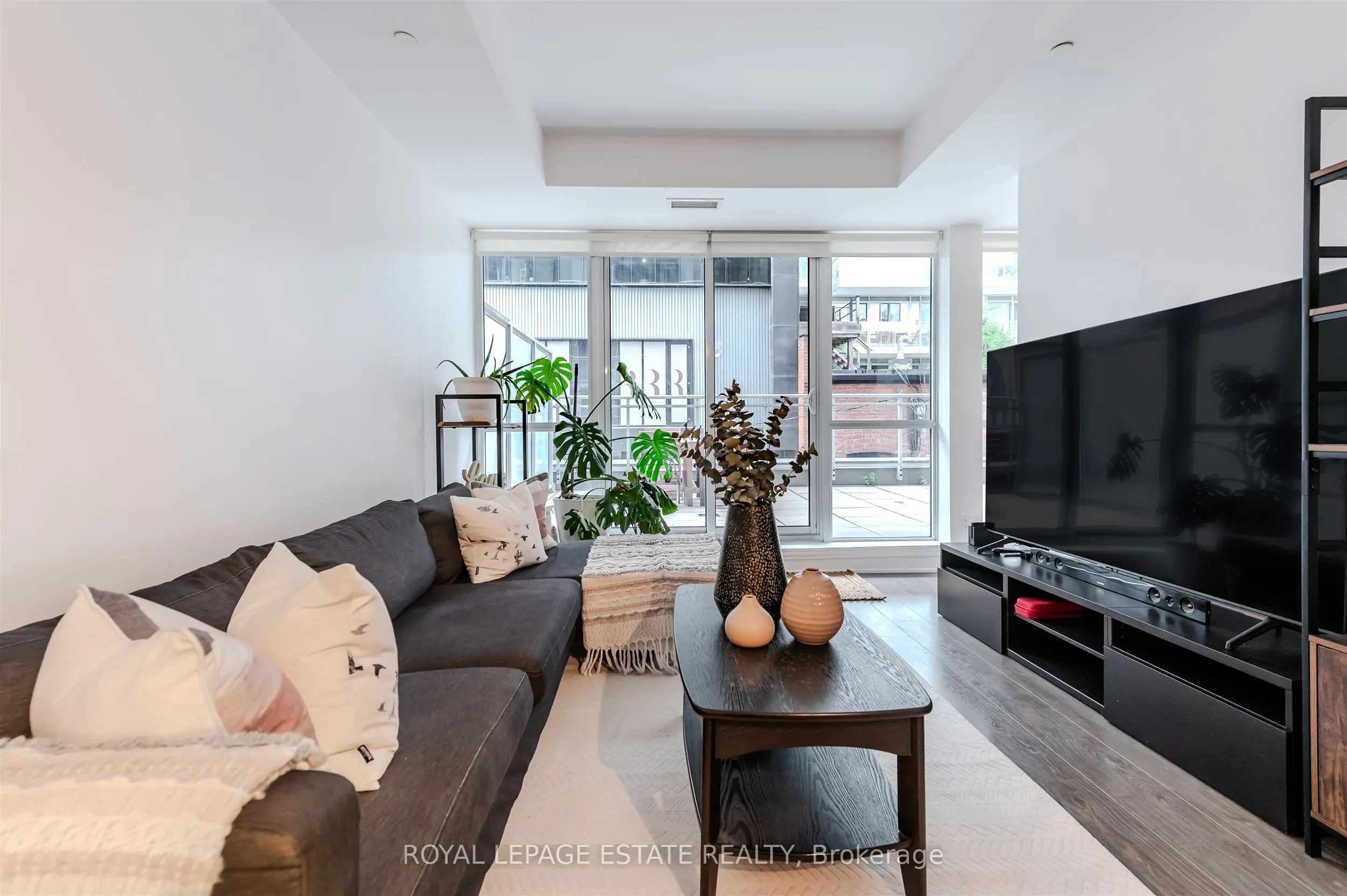 508 Wellington Street, #03