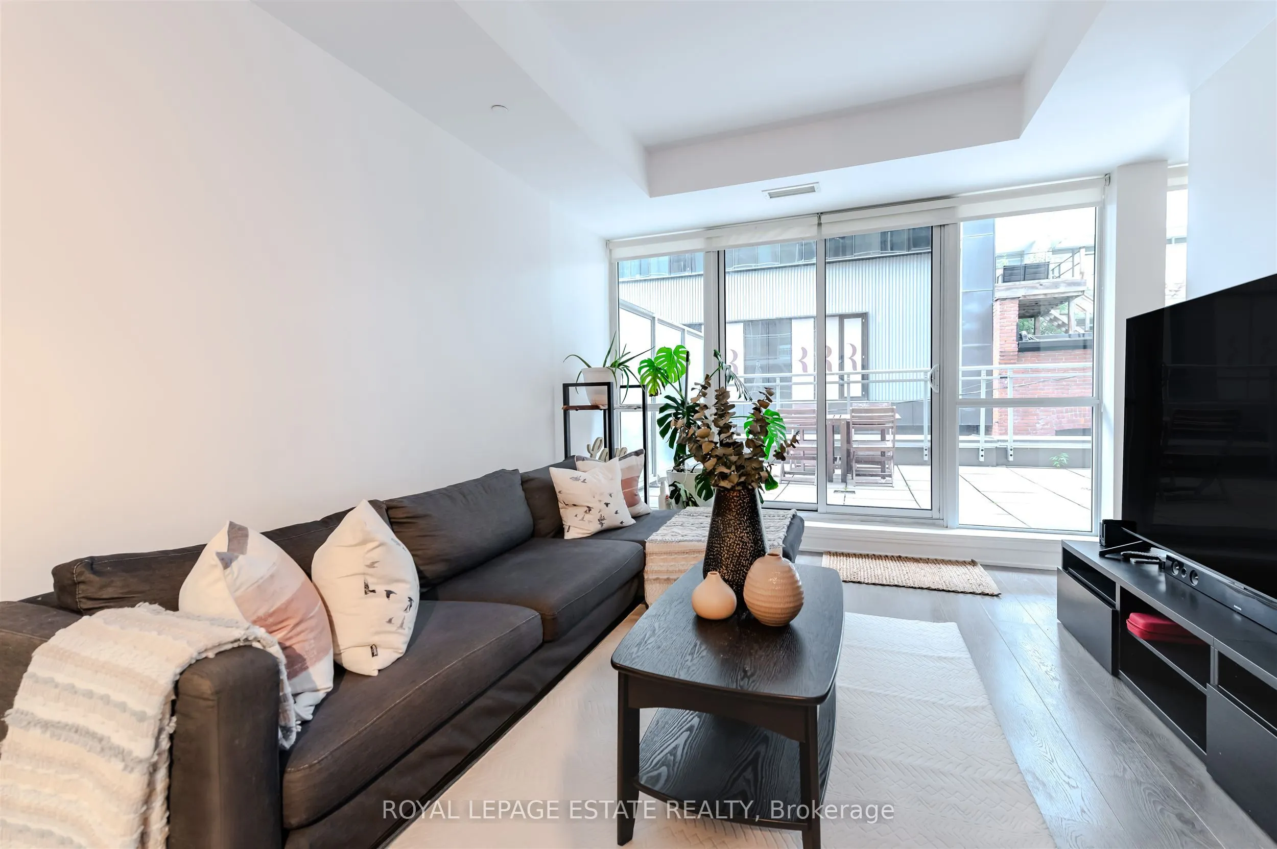 508 Wellington Street, #03