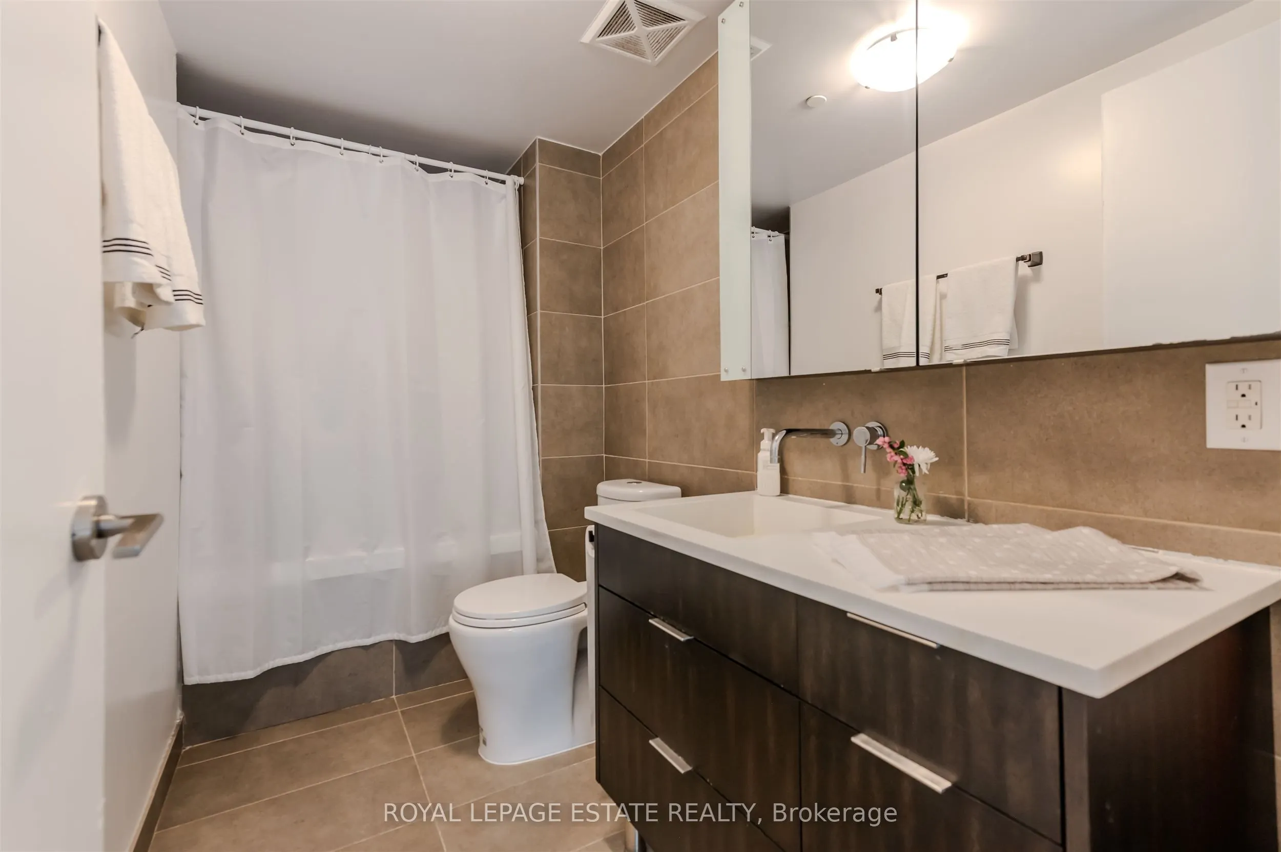 508 Wellington Street, #03