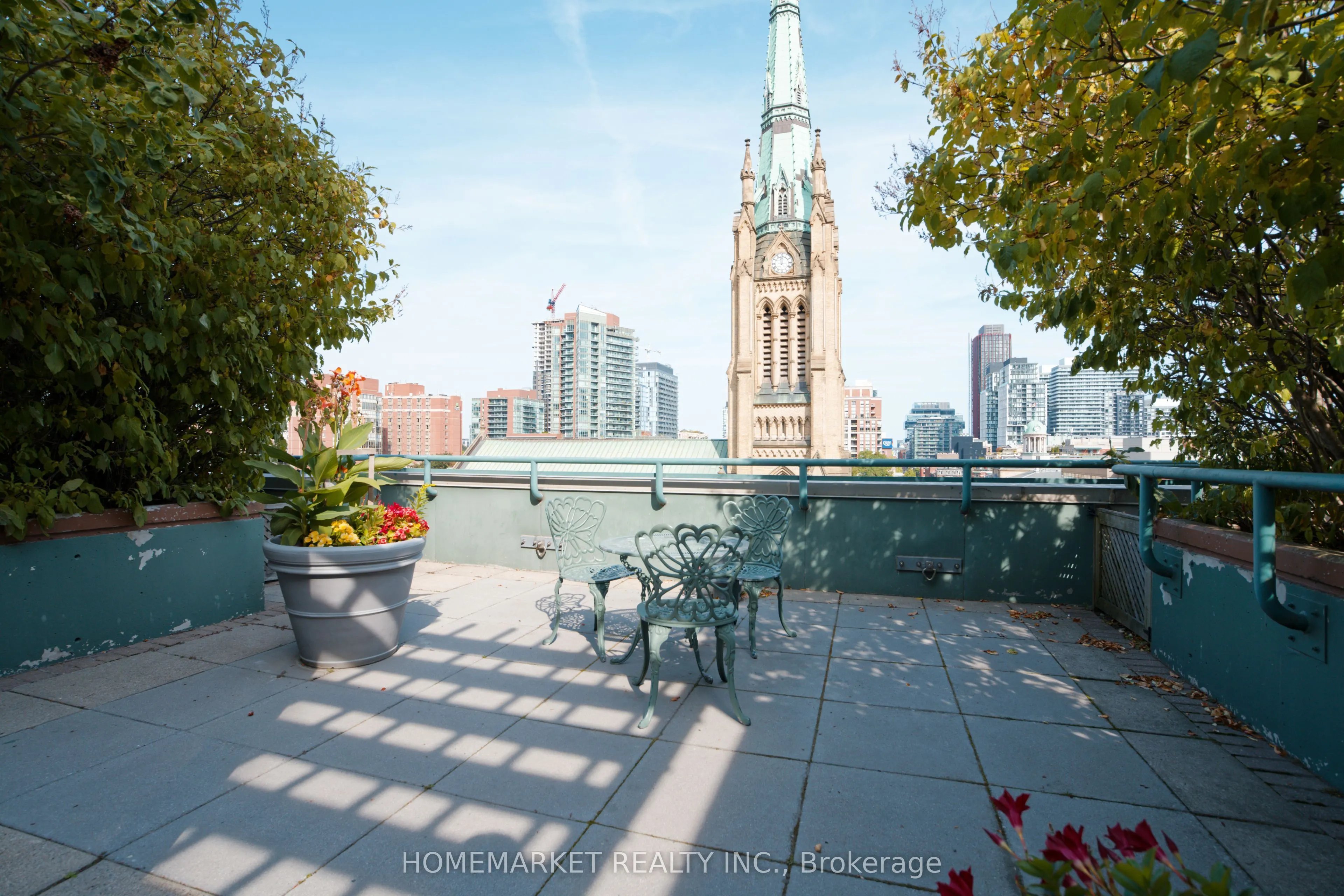 92 King Street E, #411