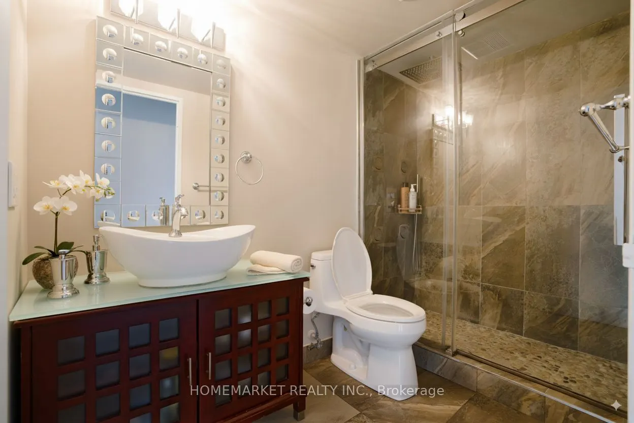 92 King Street E, #411