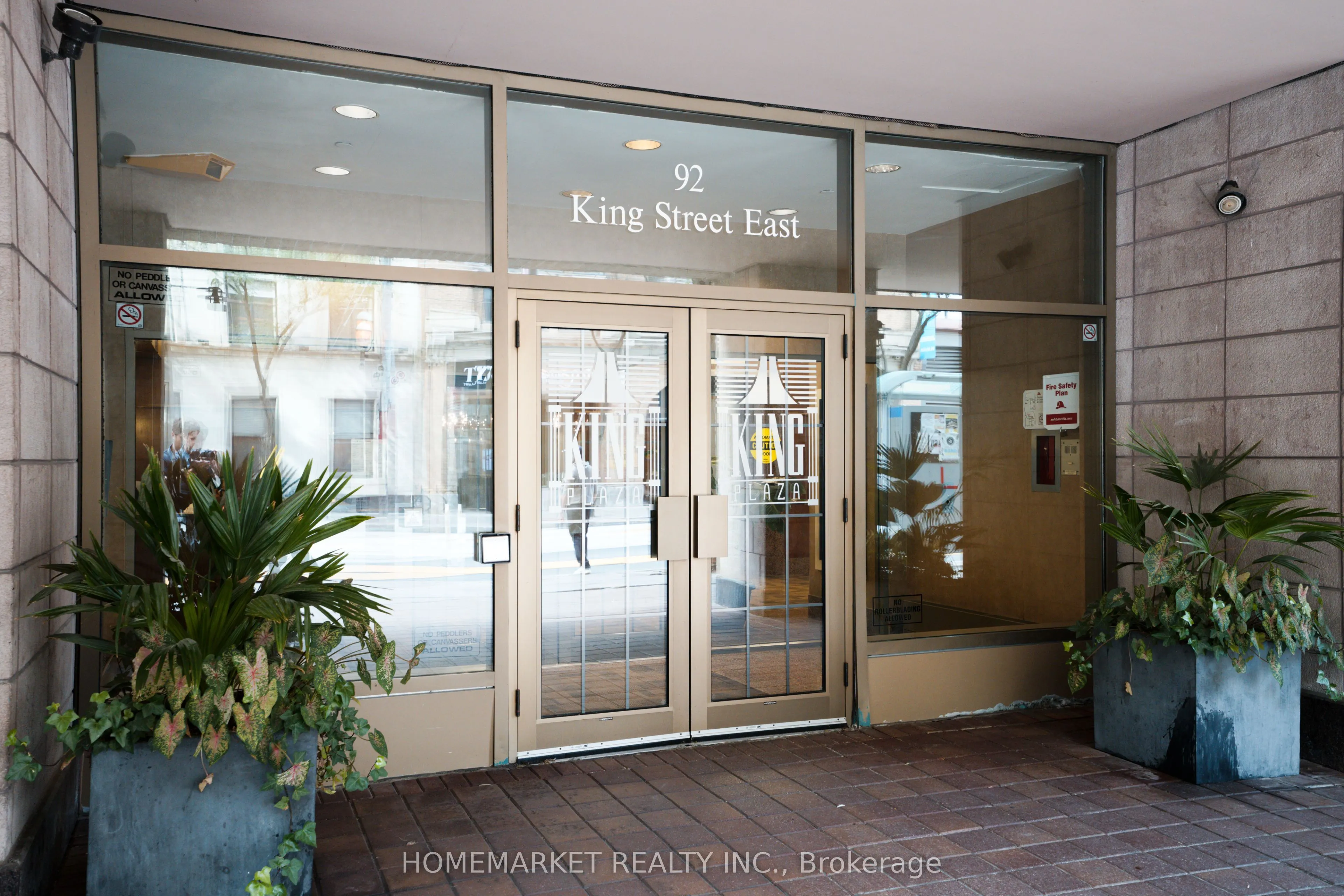 92 King Street E, #411