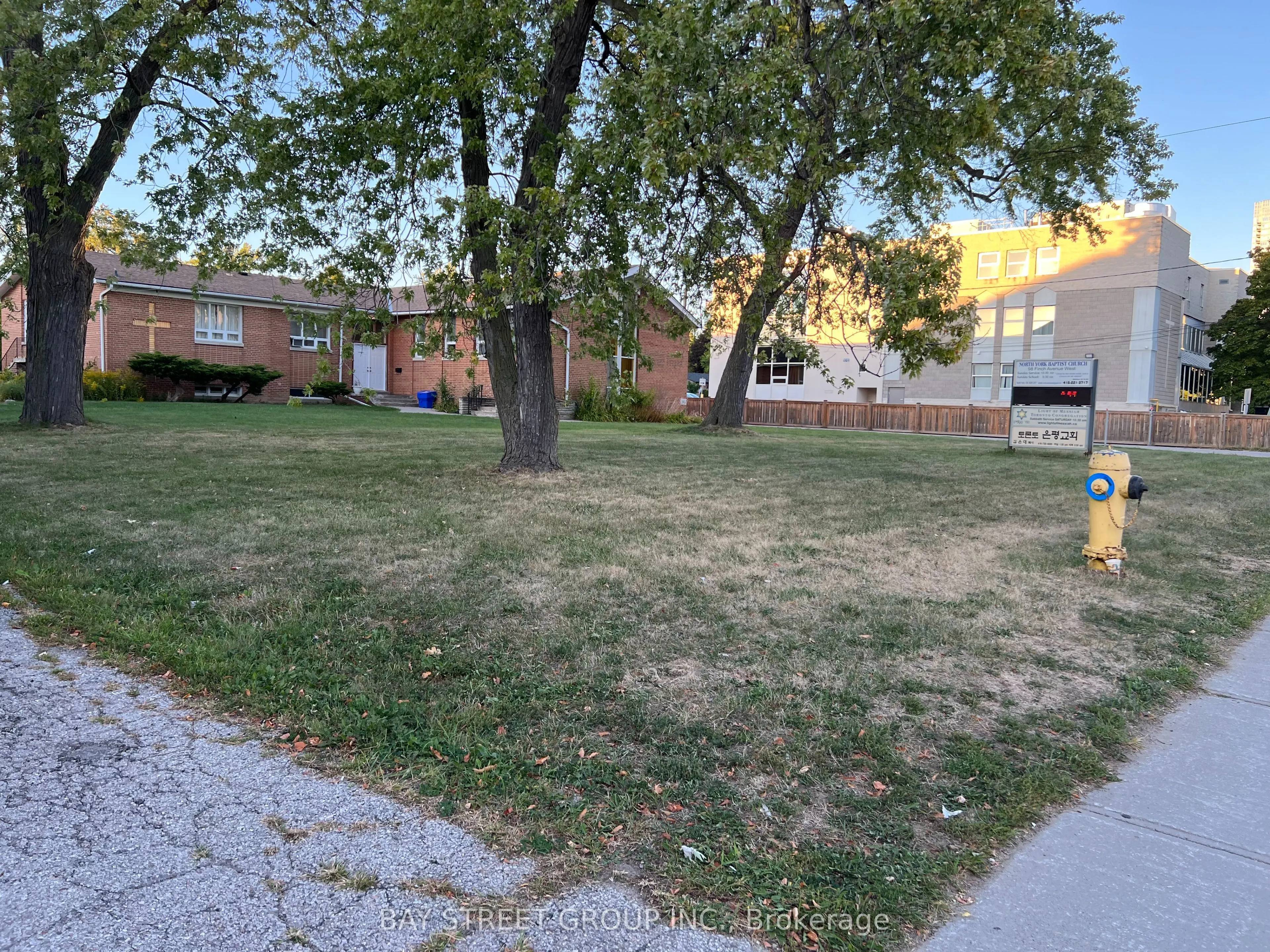 108 Finch Avenue W, #C1