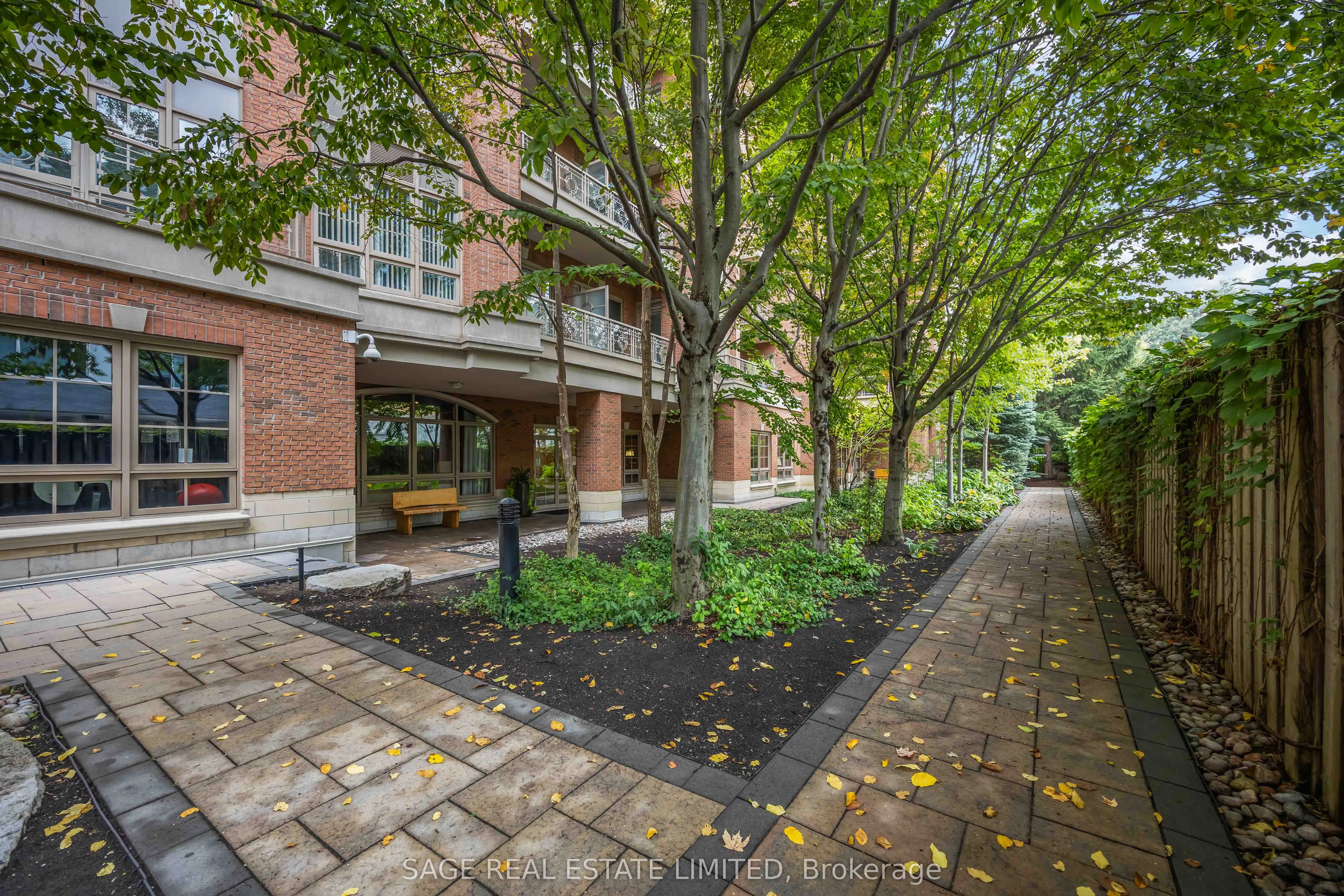 20 Burkebrook Place, #212