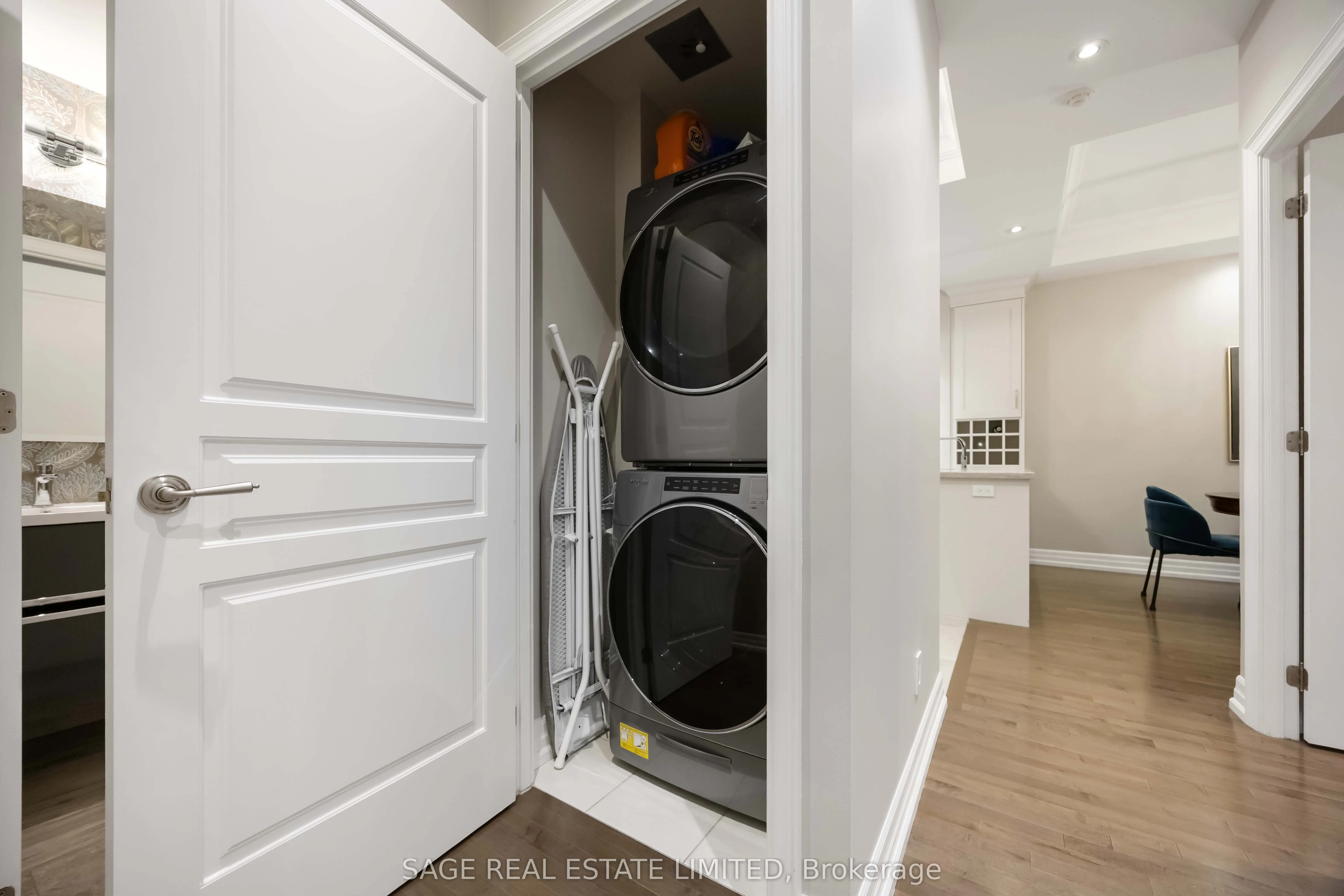 20 Burkebrook Place, #212
