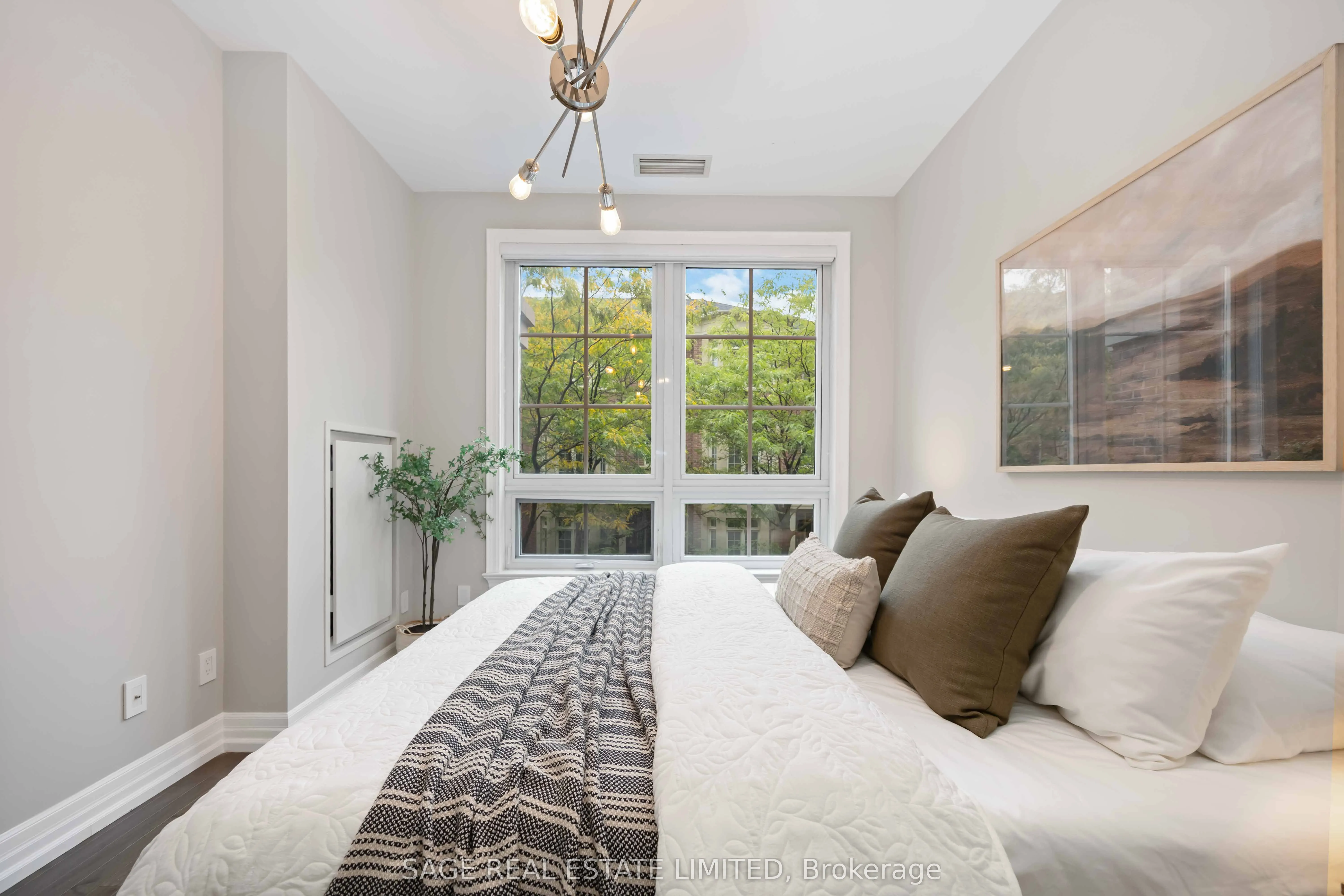 20 Burkebrook Place, #212