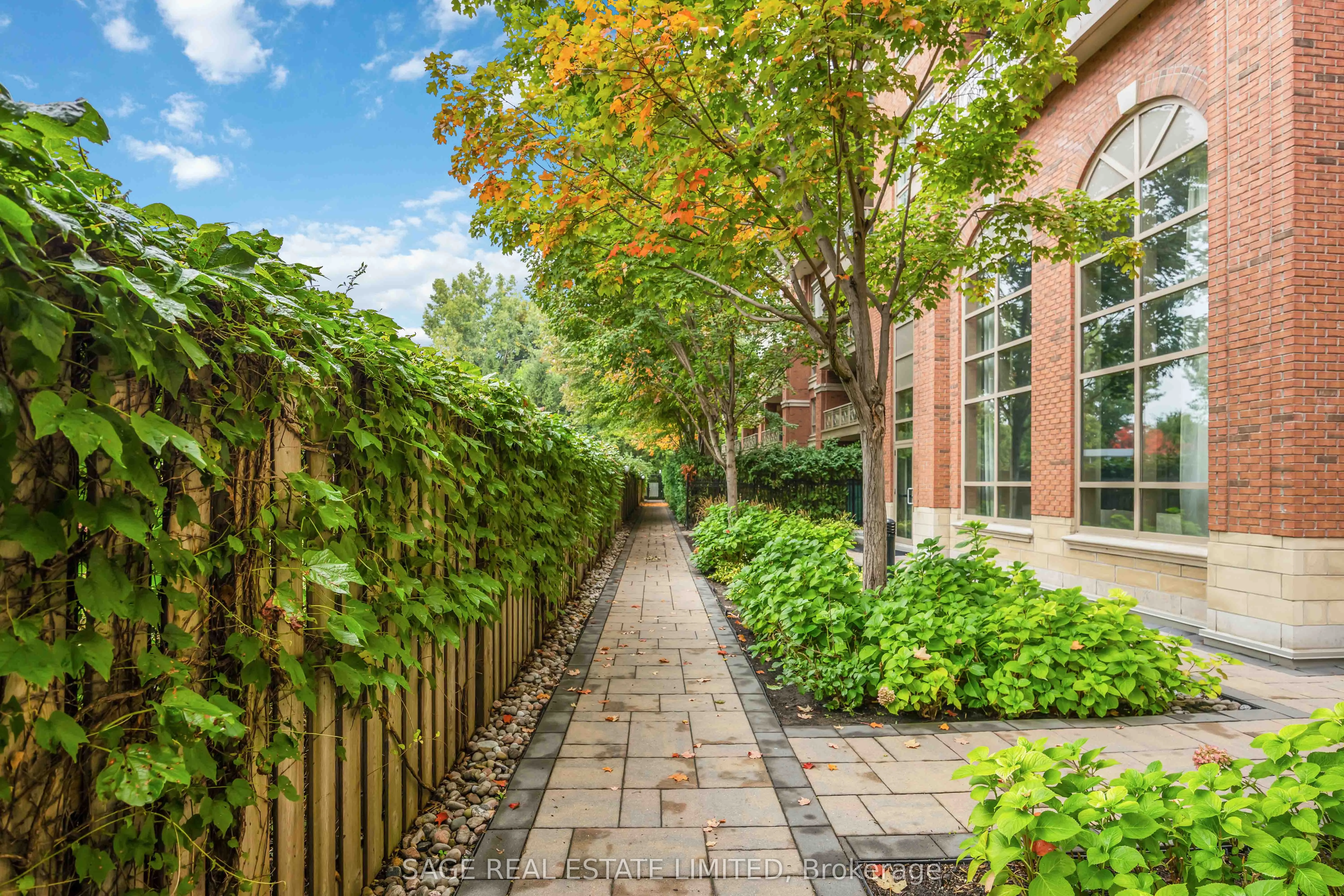 20 Burkebrook Place, #212
