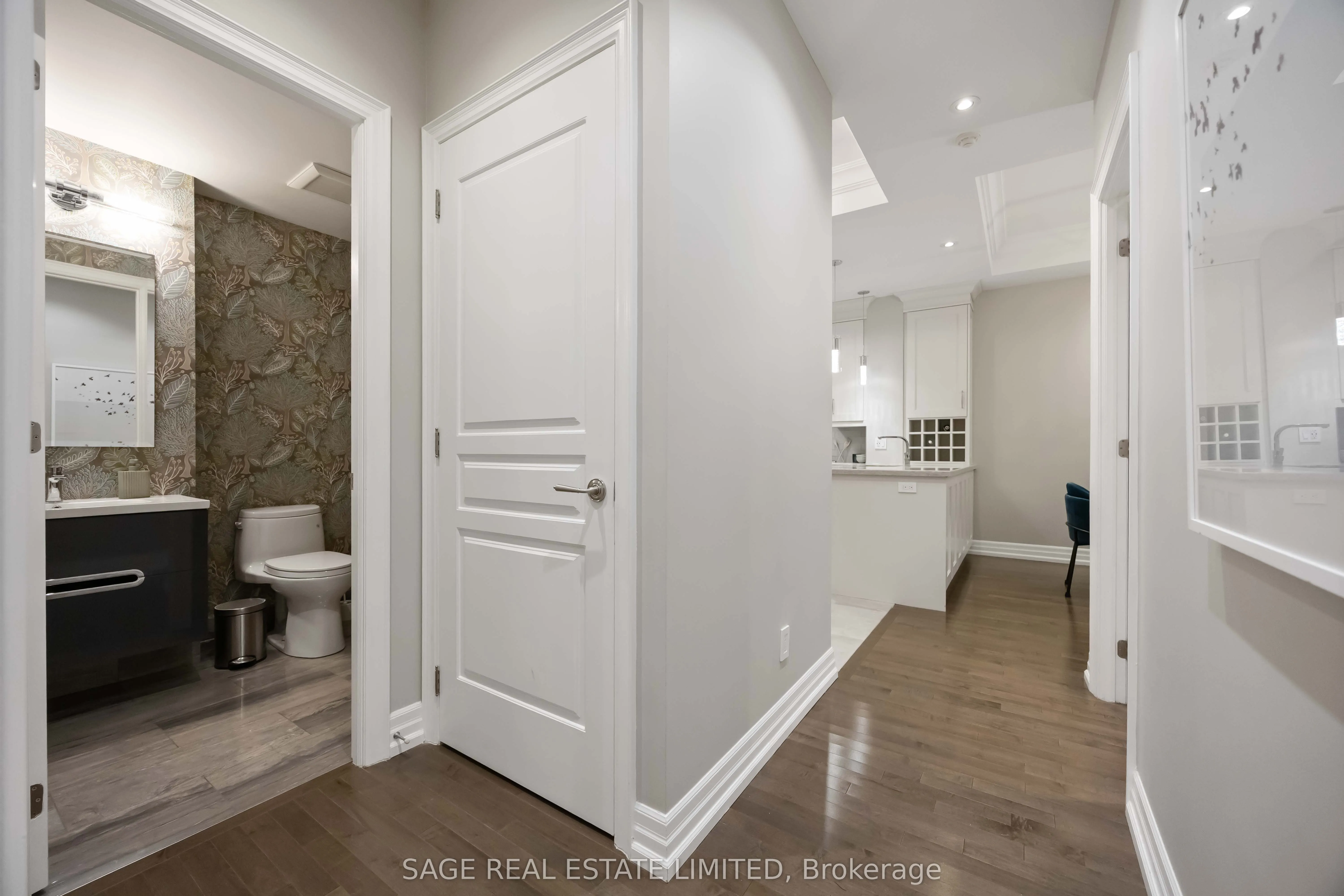 20 Burkebrook Place, #212