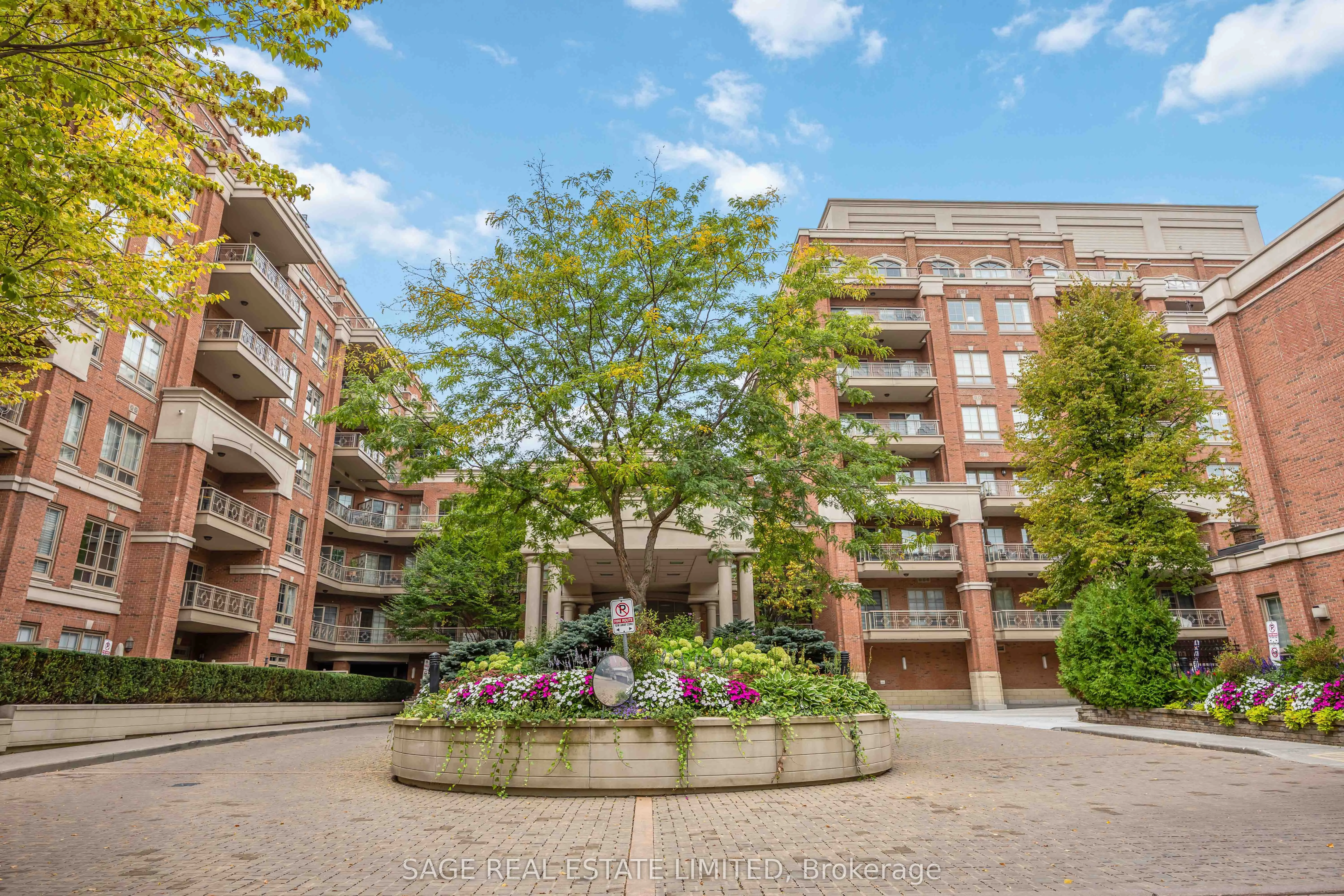 20 Burkebrook Place, #212