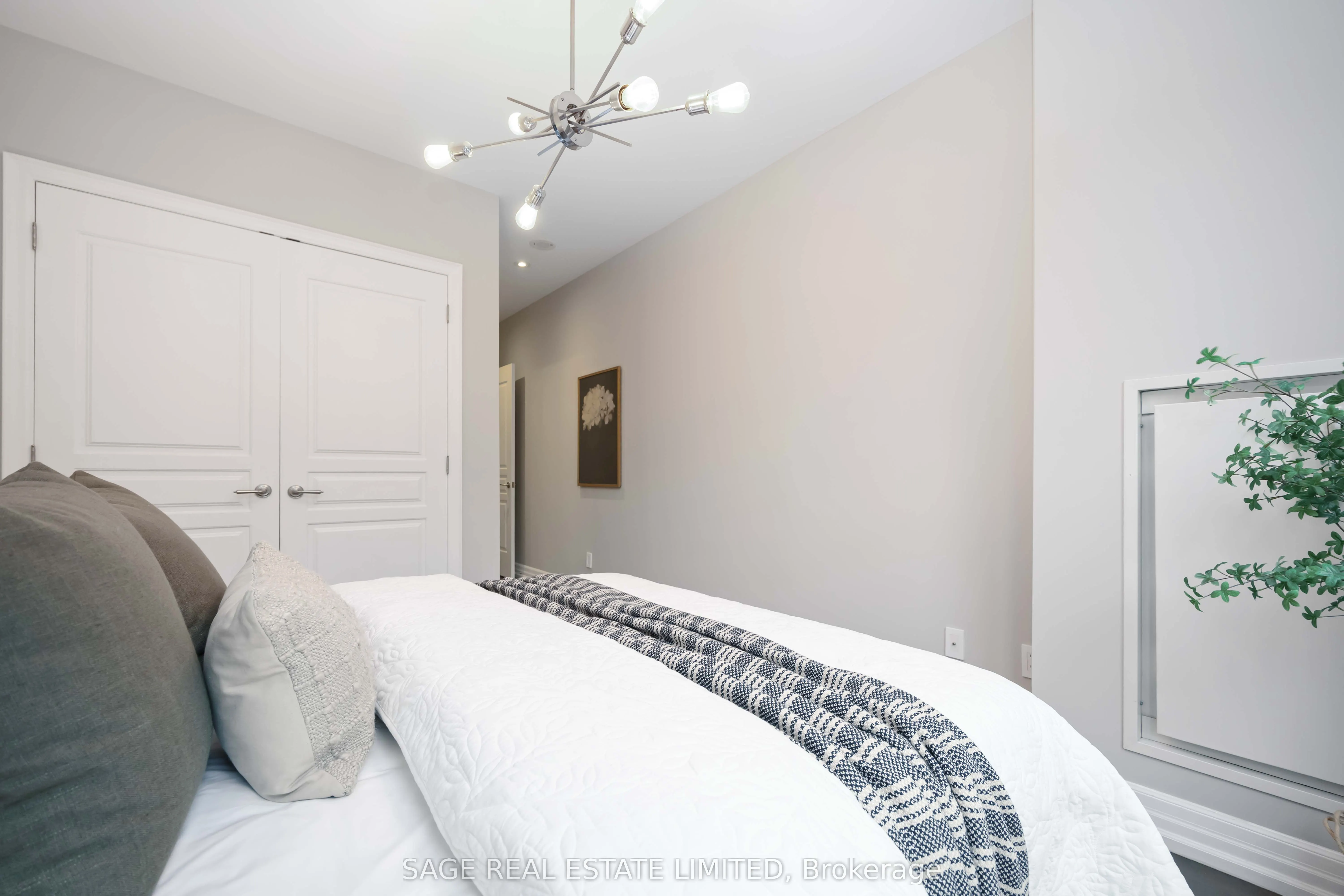 20 Burkebrook Place, #212