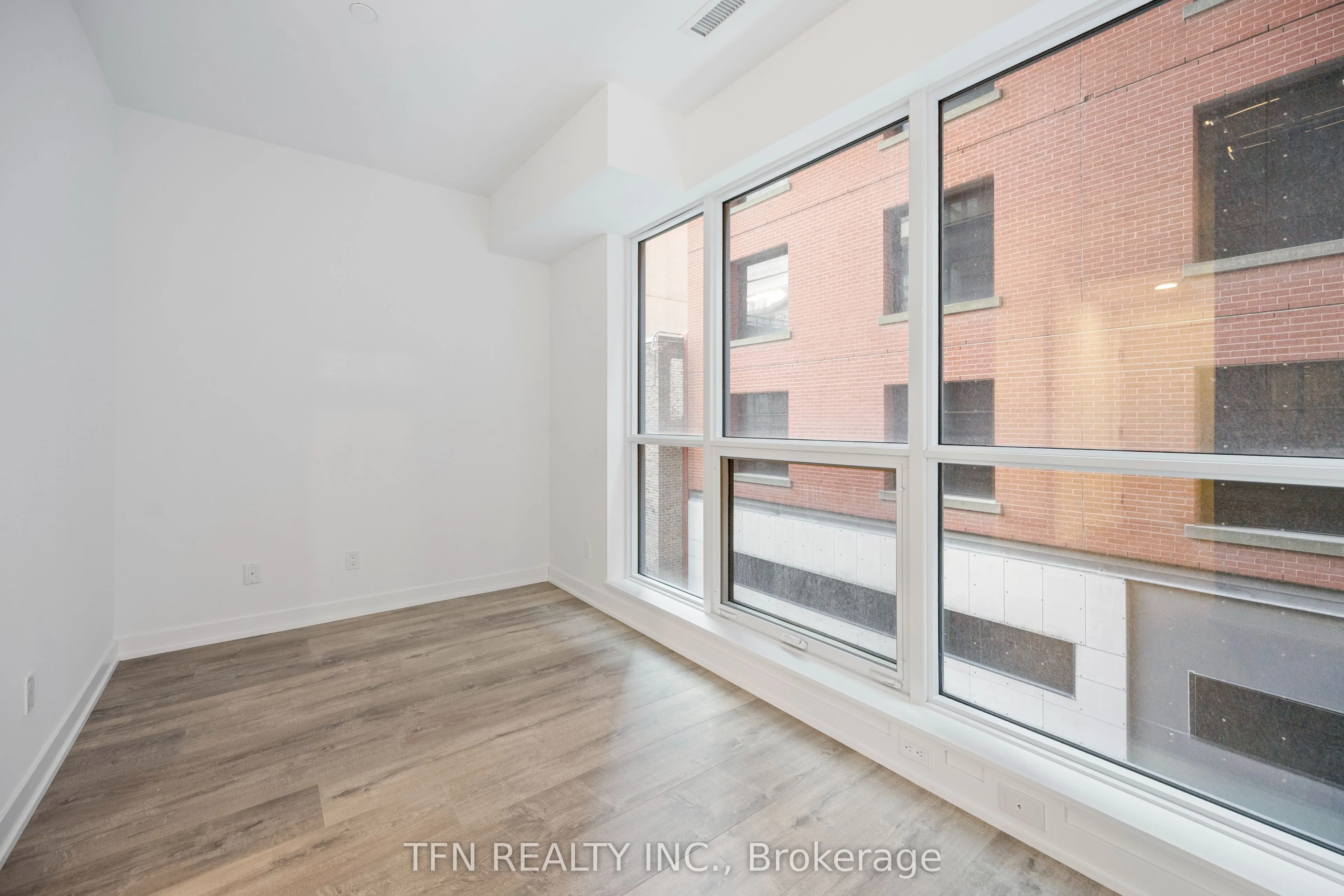 327 King Street W, #302