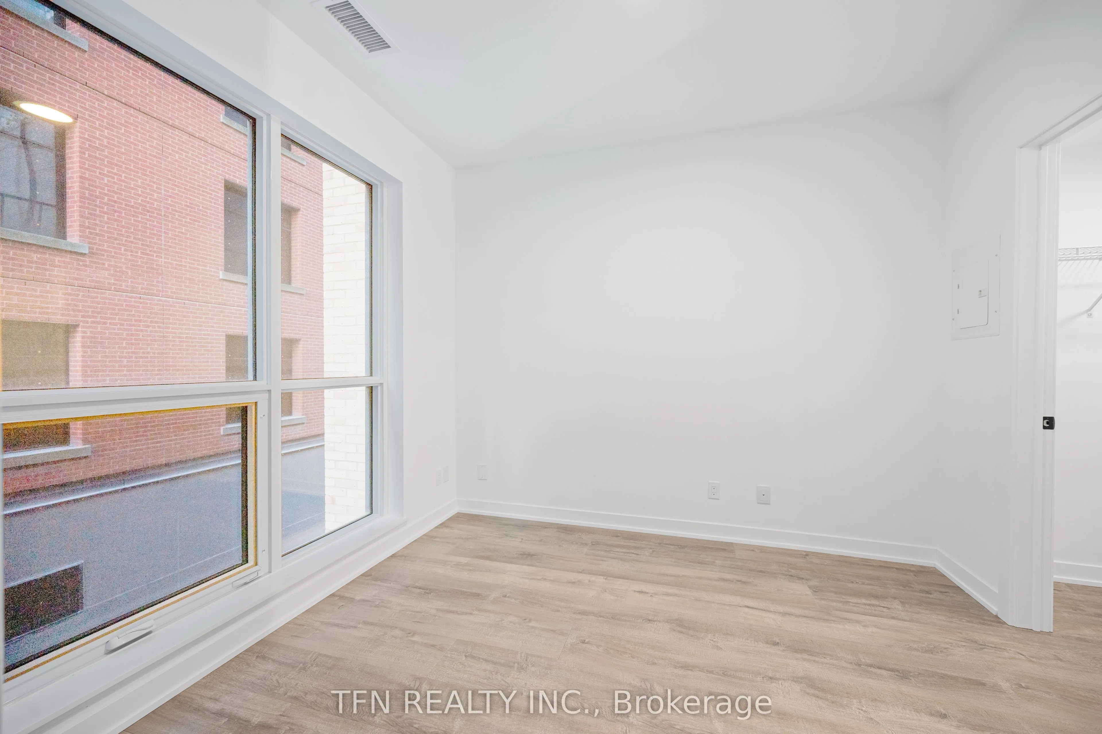 327 King Street W, #302