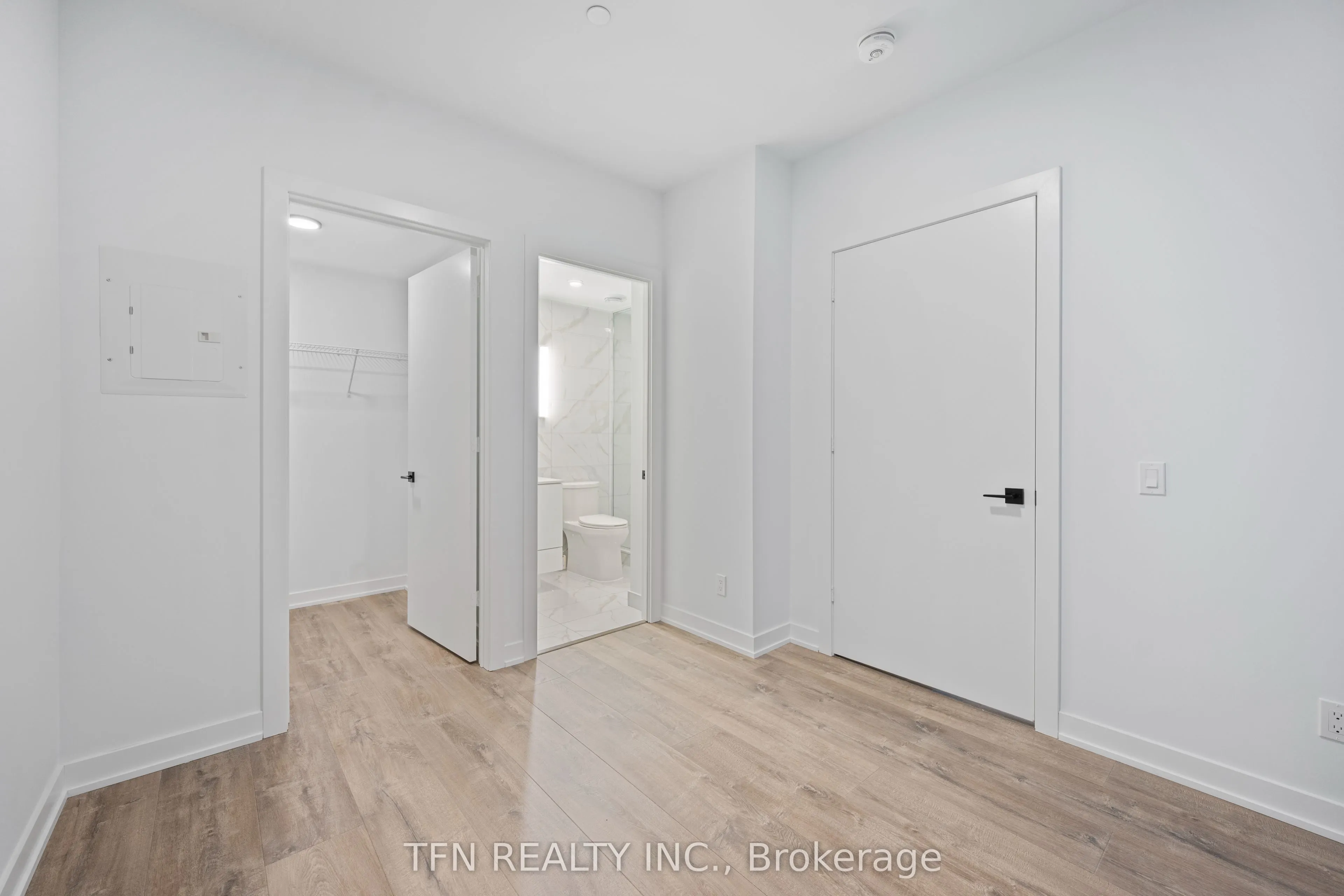 327 King Street W, #302