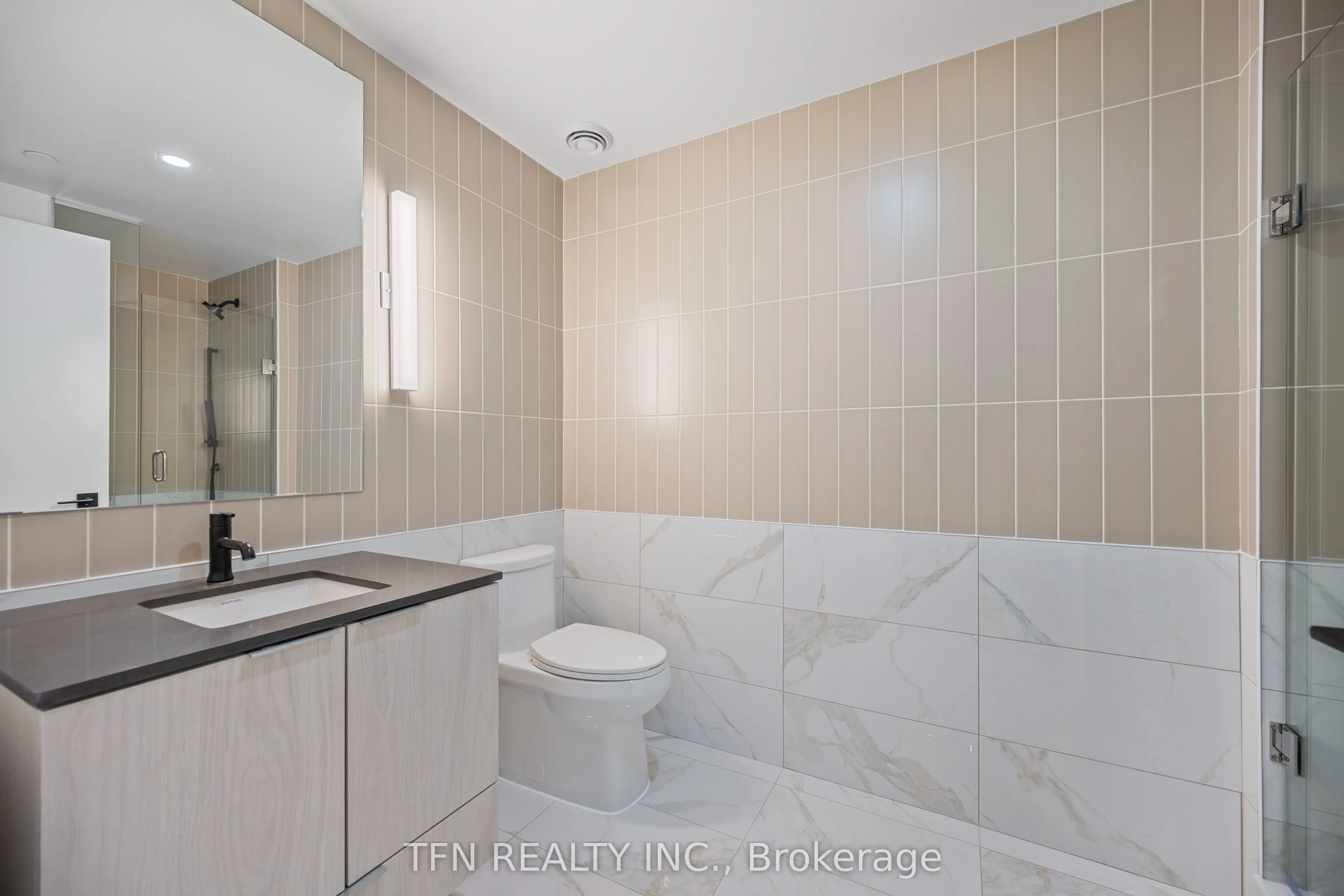 327 King Street W, #4404
