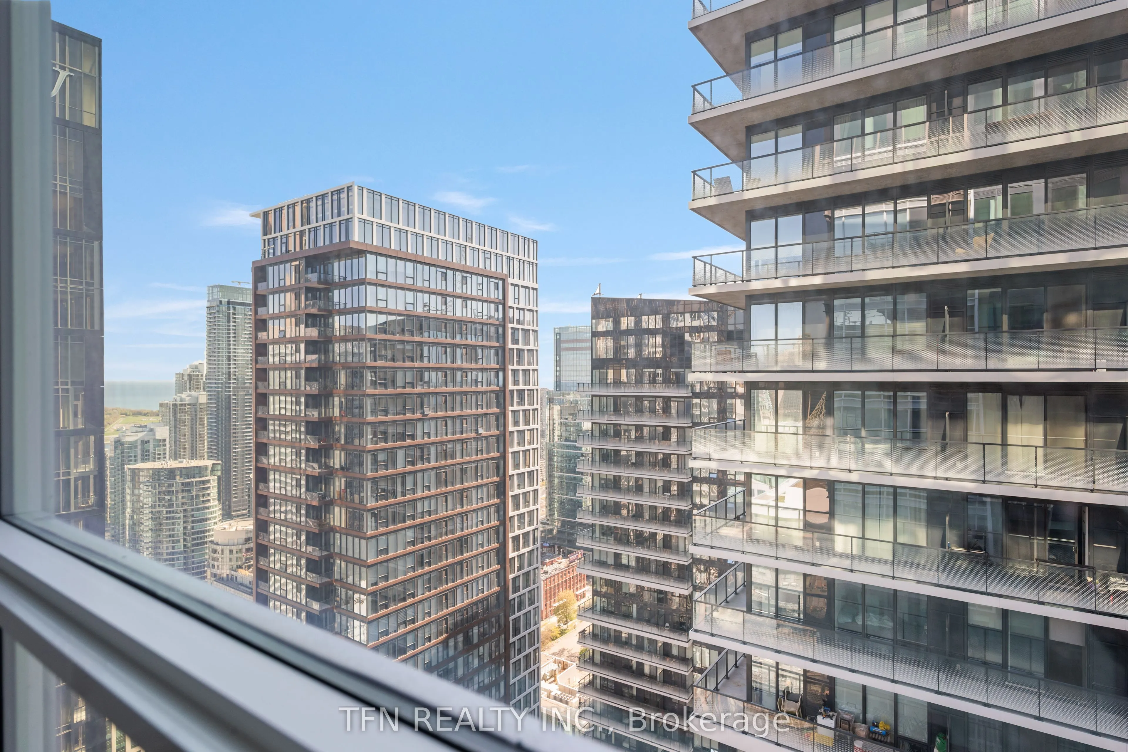 327 King Street W, #4404