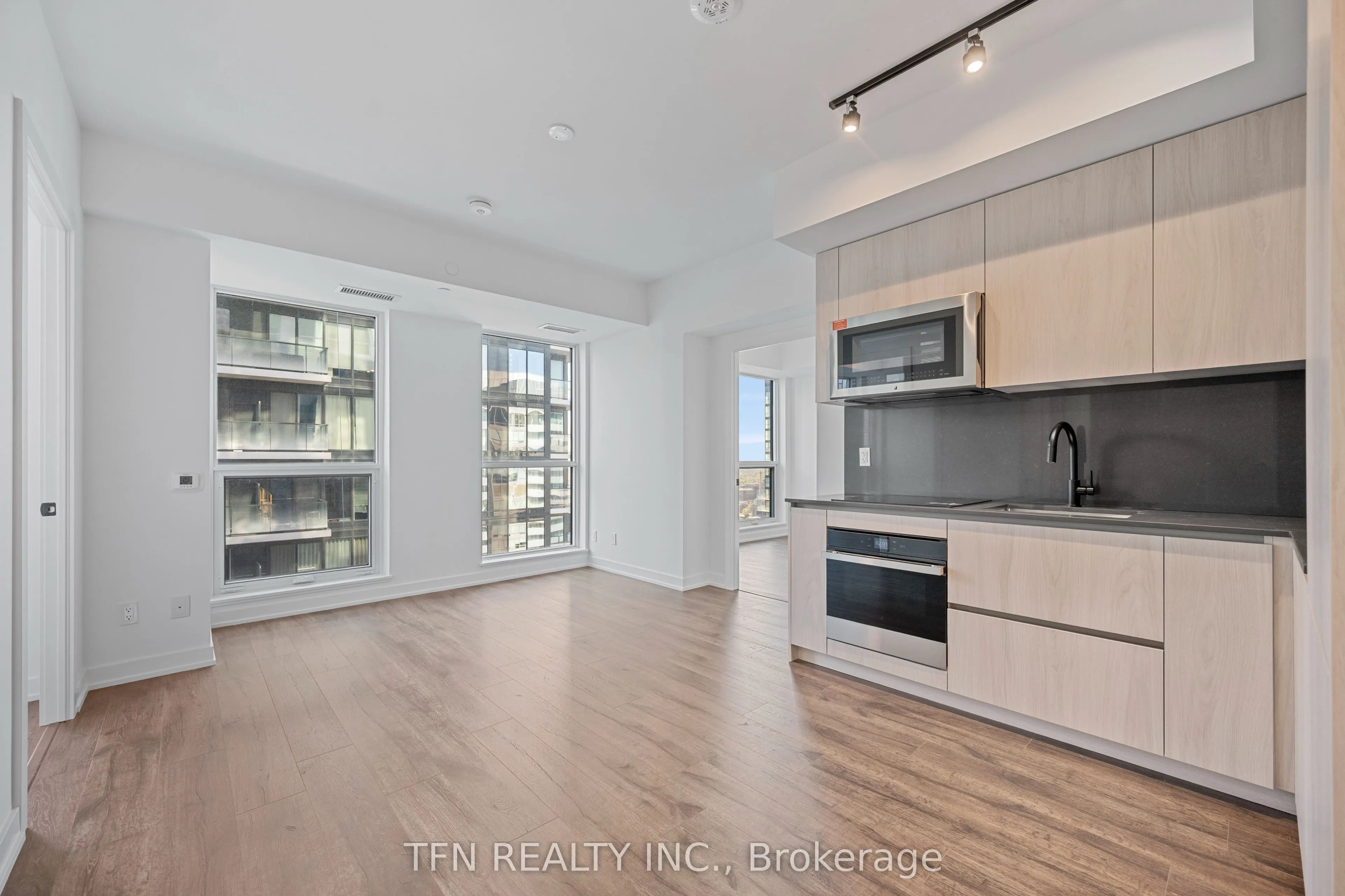 327 King Street W, #4404