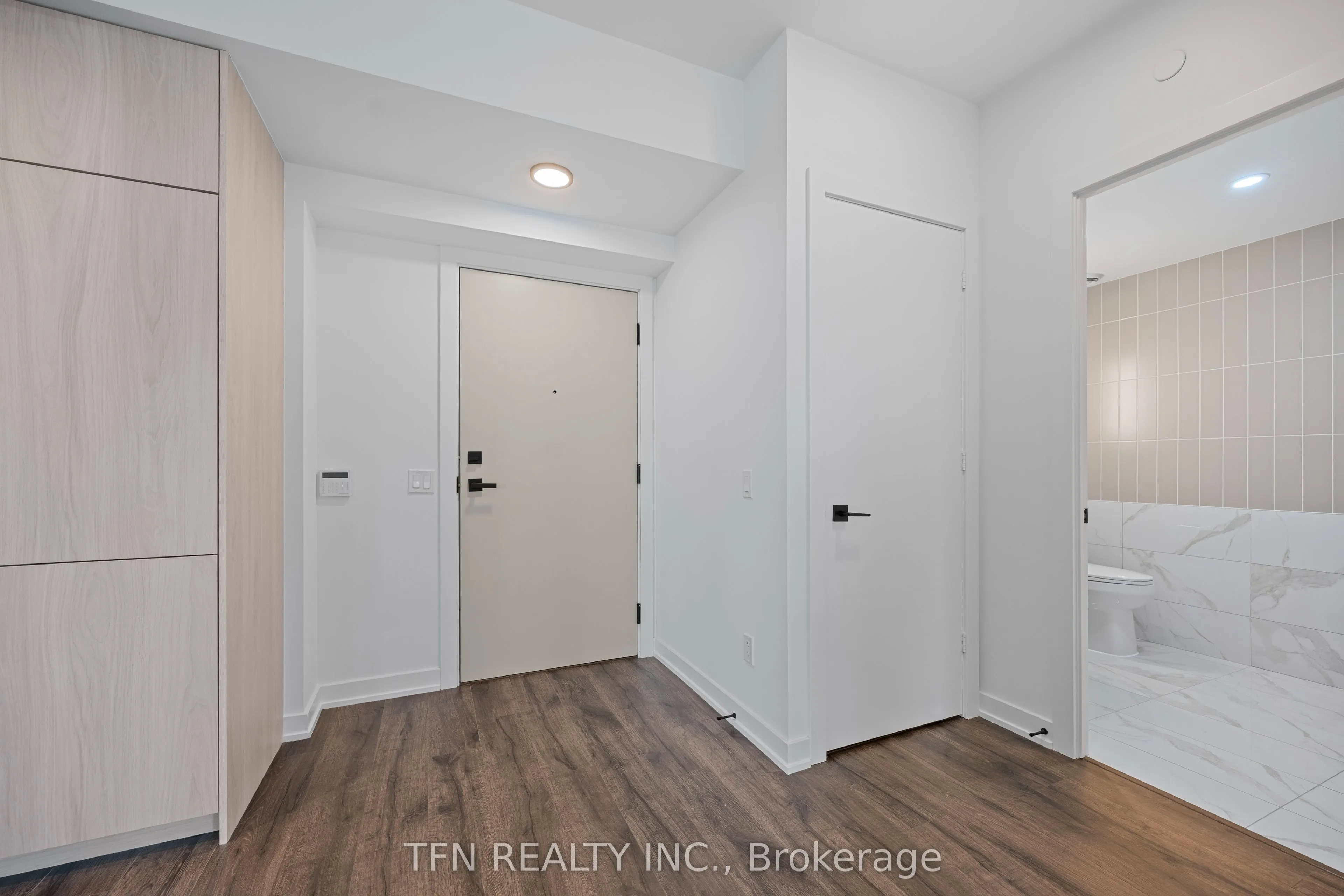327 King Street W, #4404