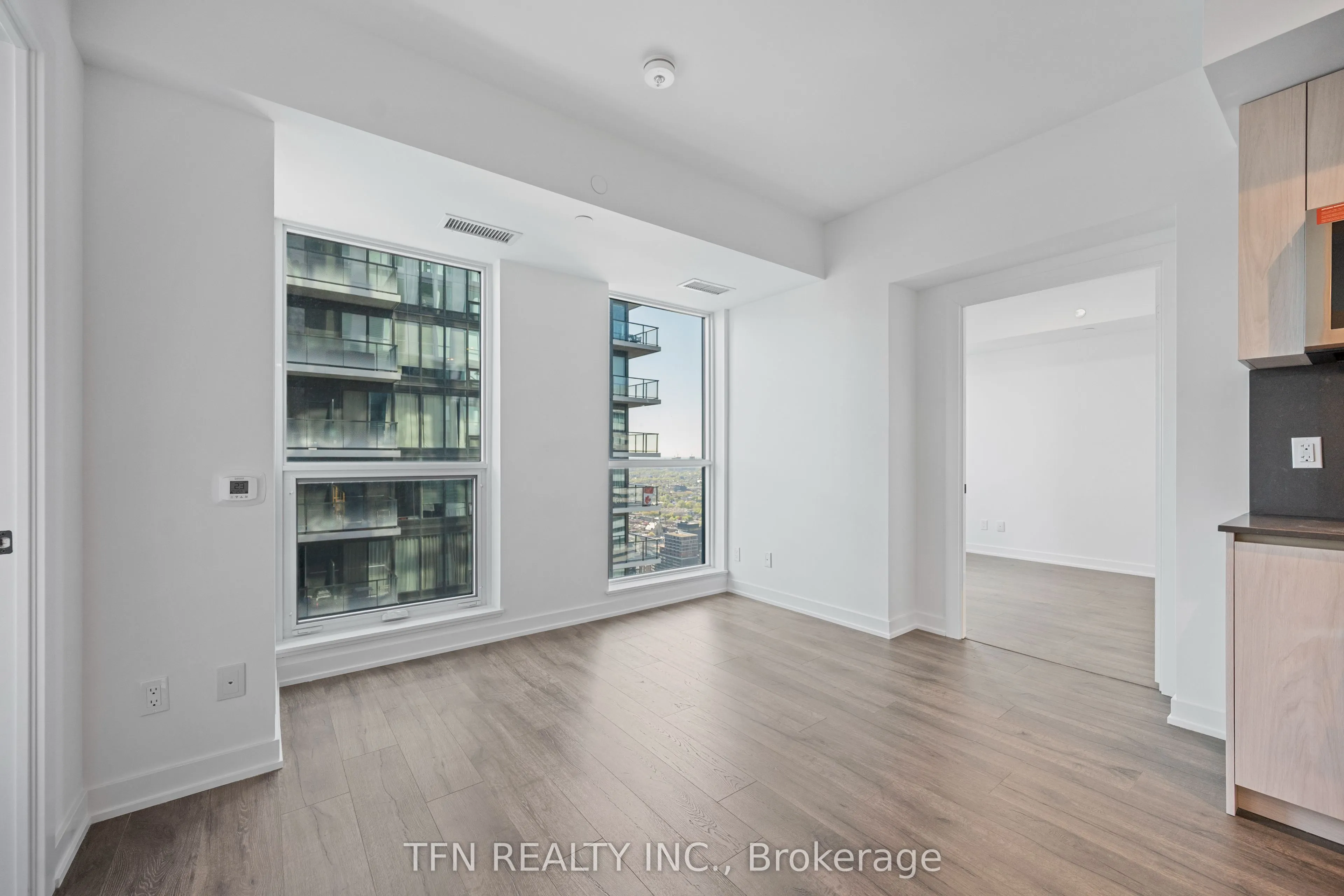 327 King Street W, #4404