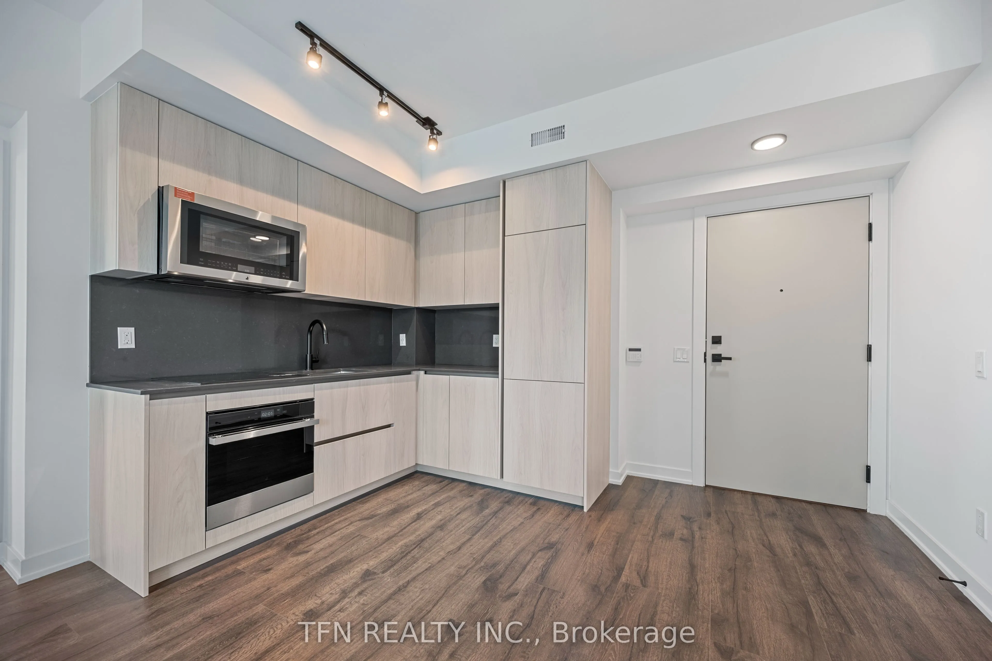 327 King Street W, #4404