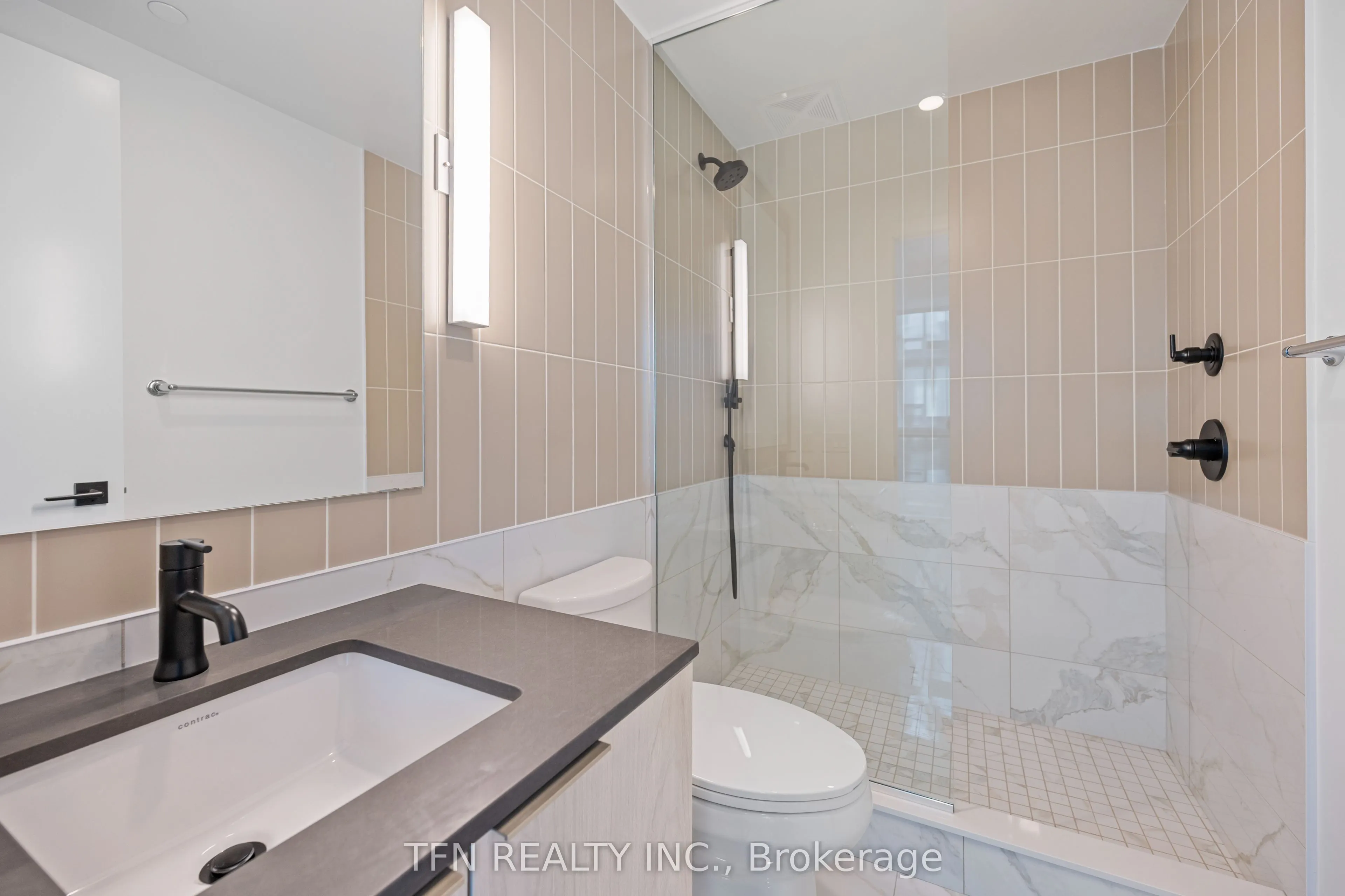327 King Street W, #4404