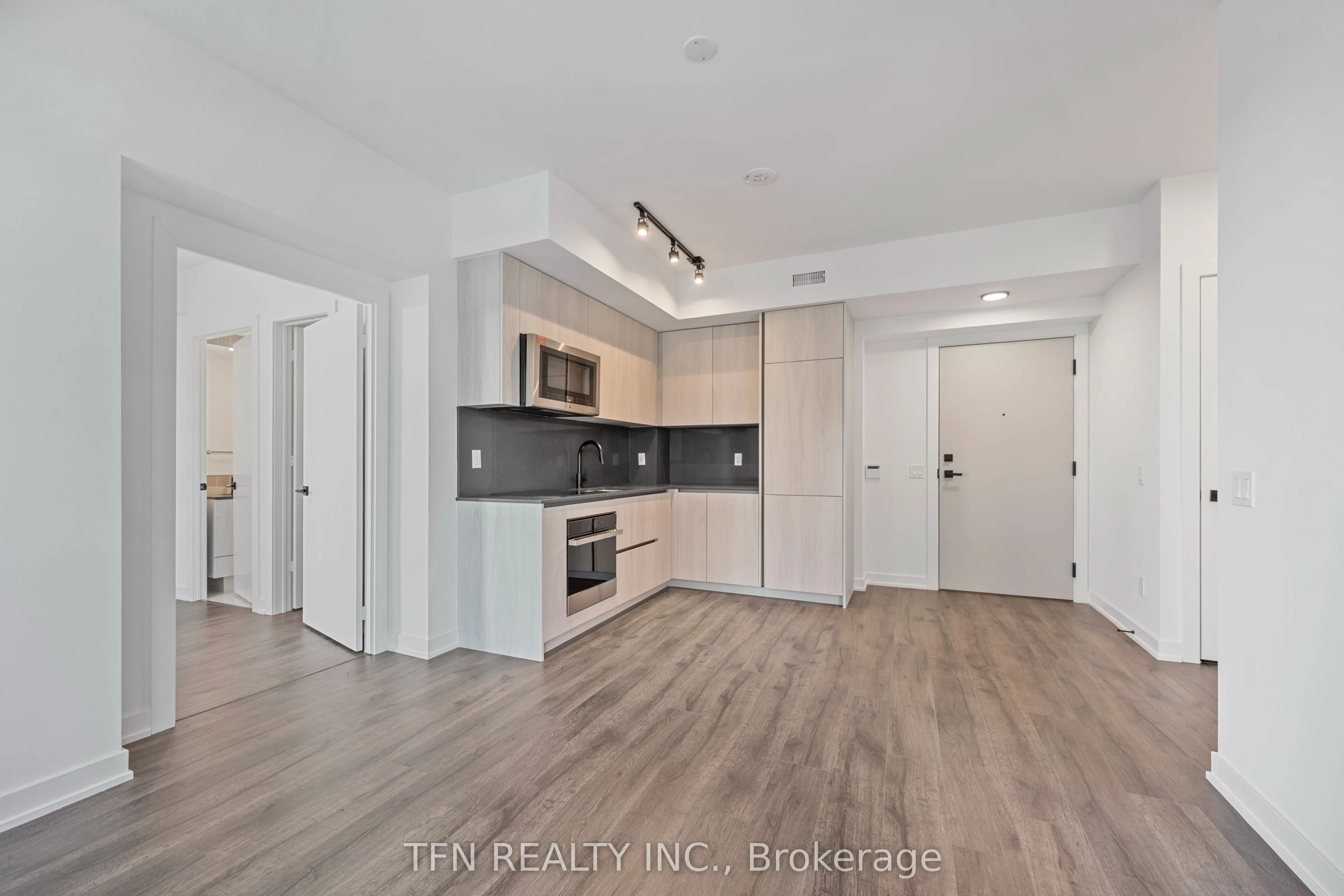 327 King Street W, #4404
