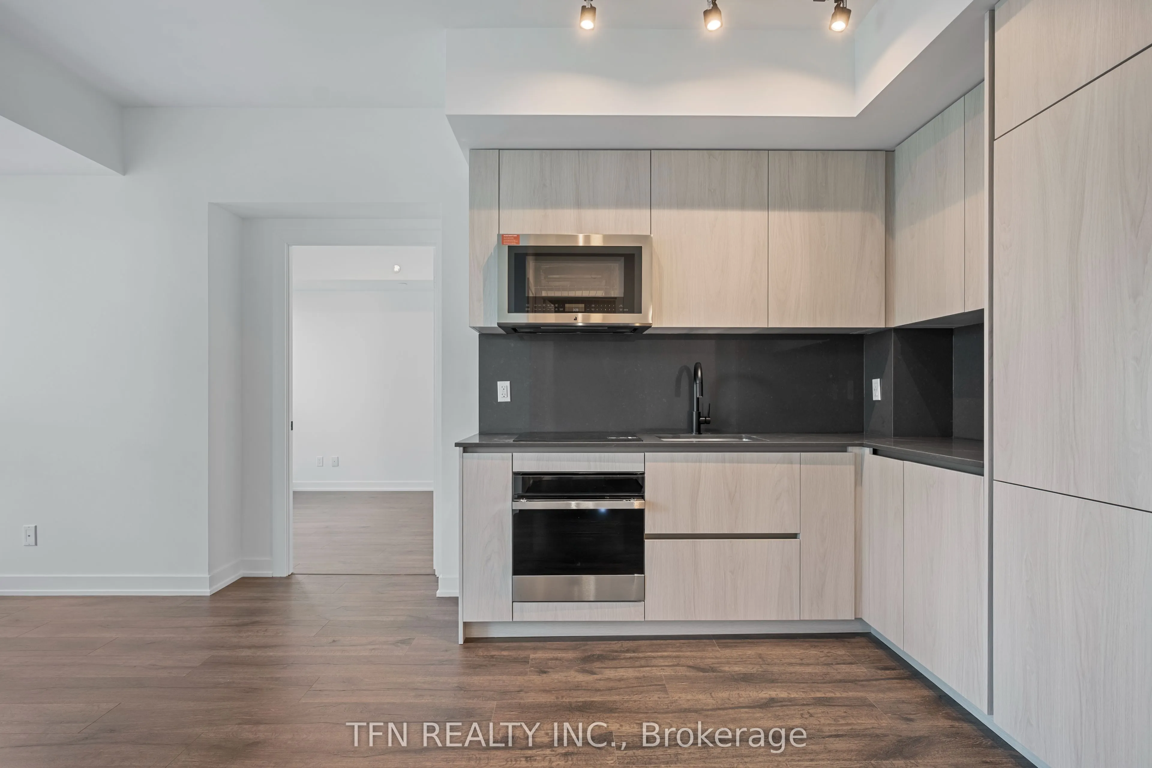 327 King Street W, #4404