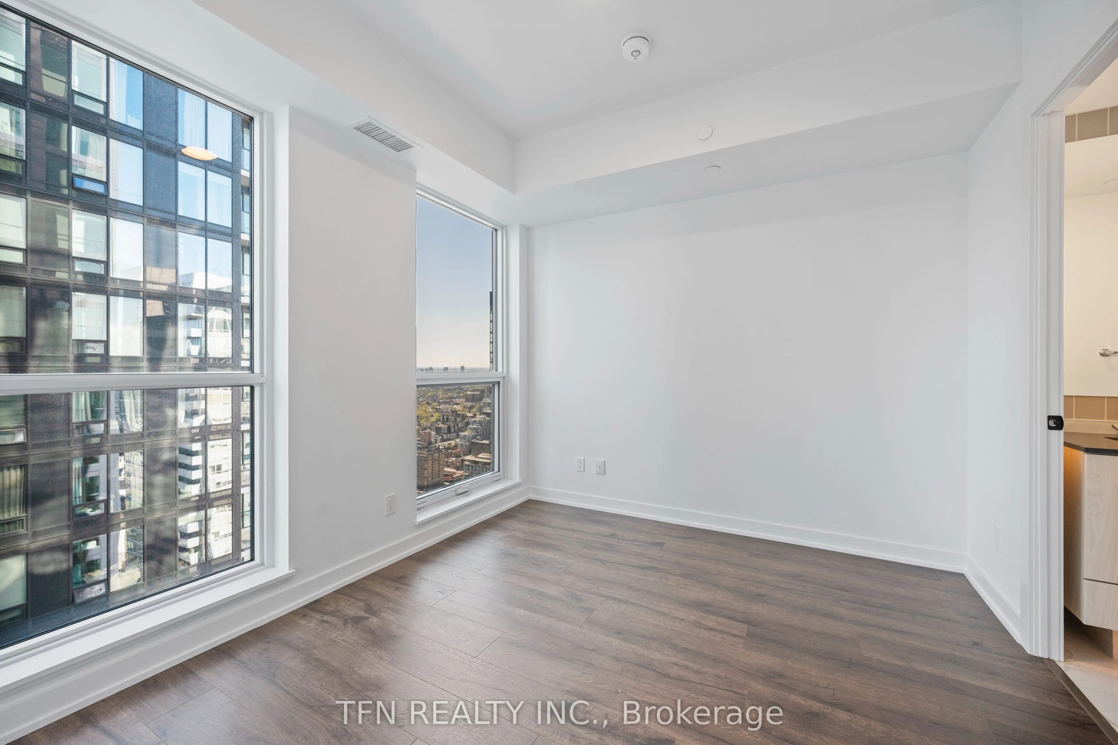 327 King Street W, #4404