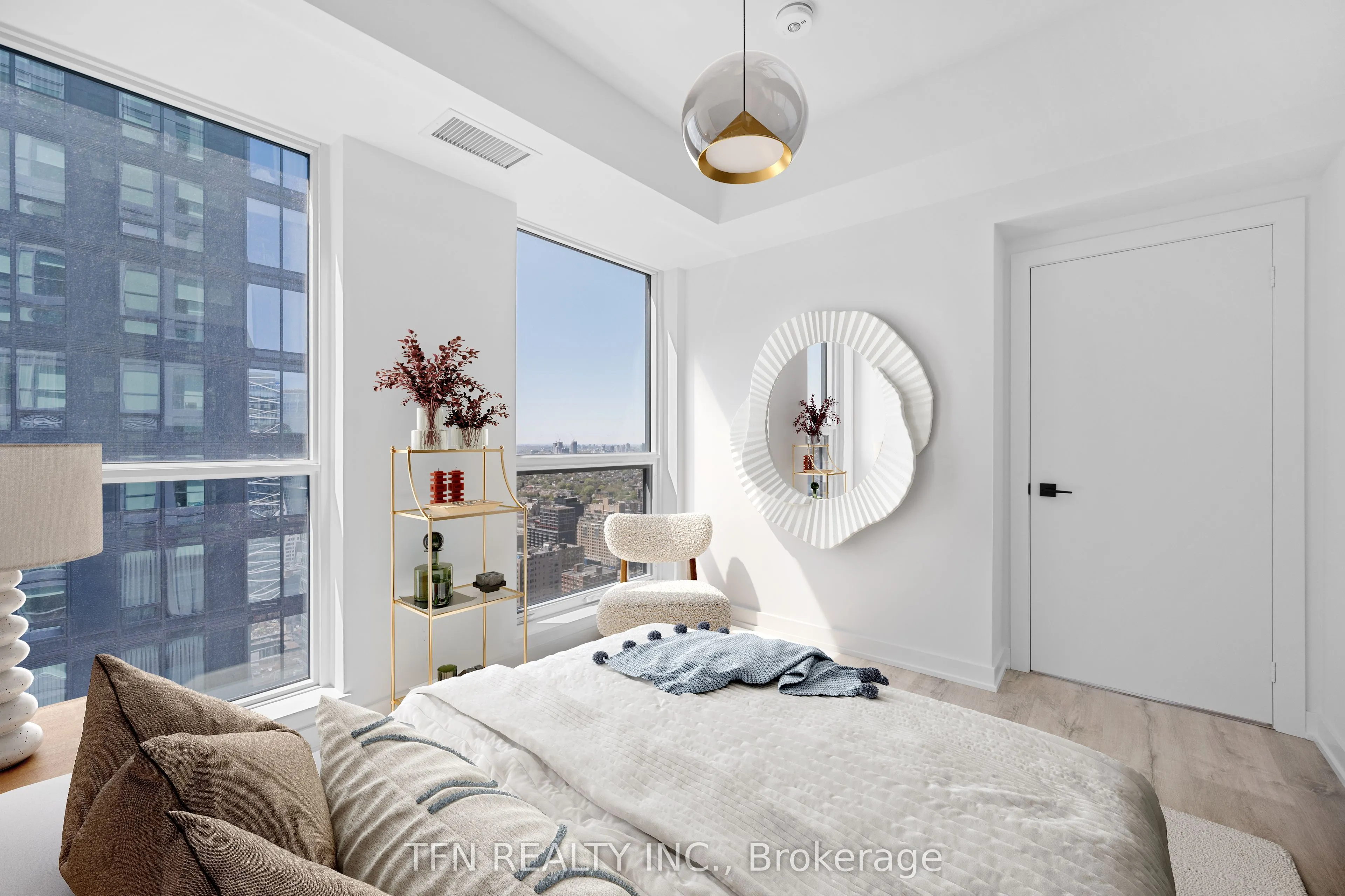 327 King Street W, #4305