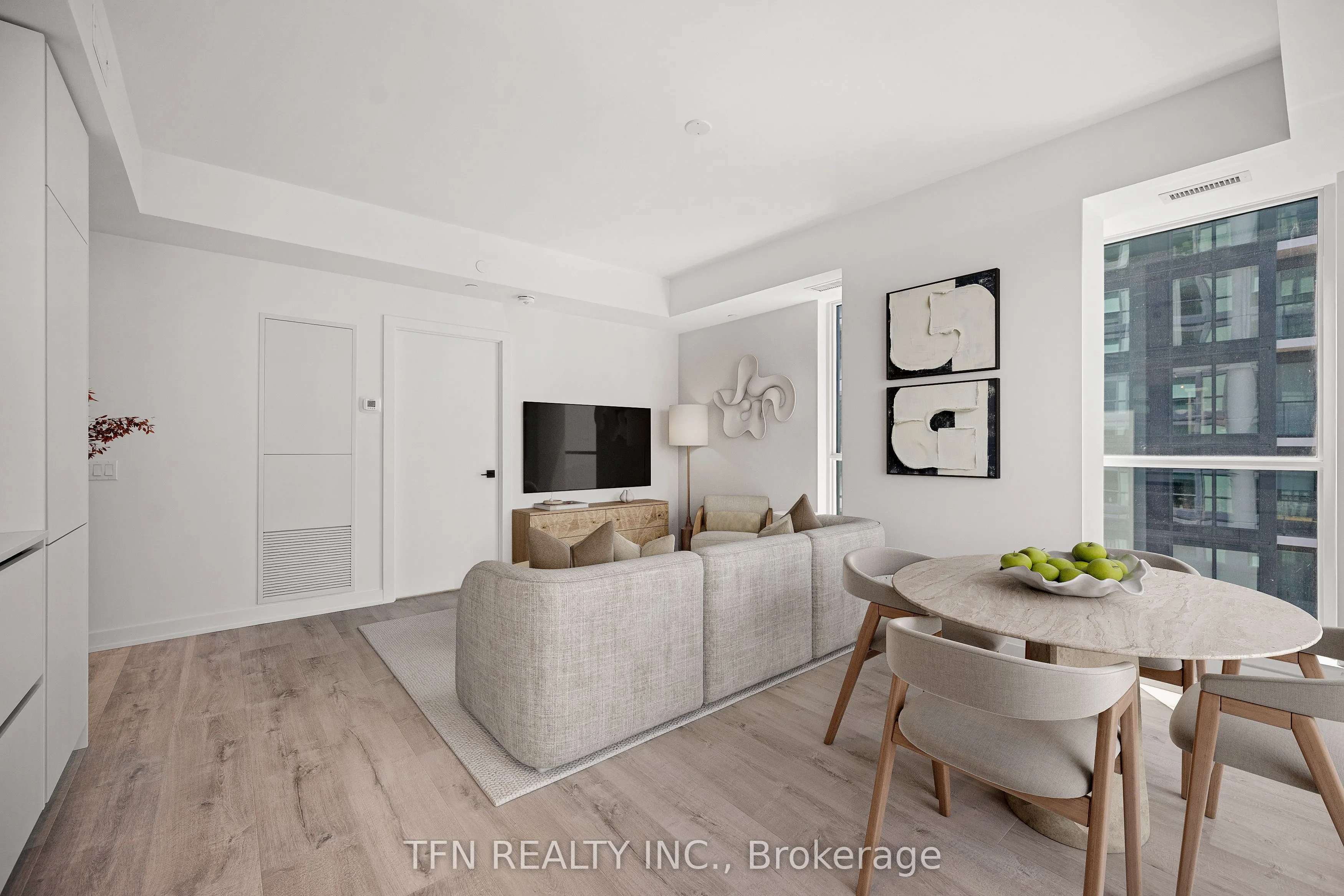 327 King Street W, #4305