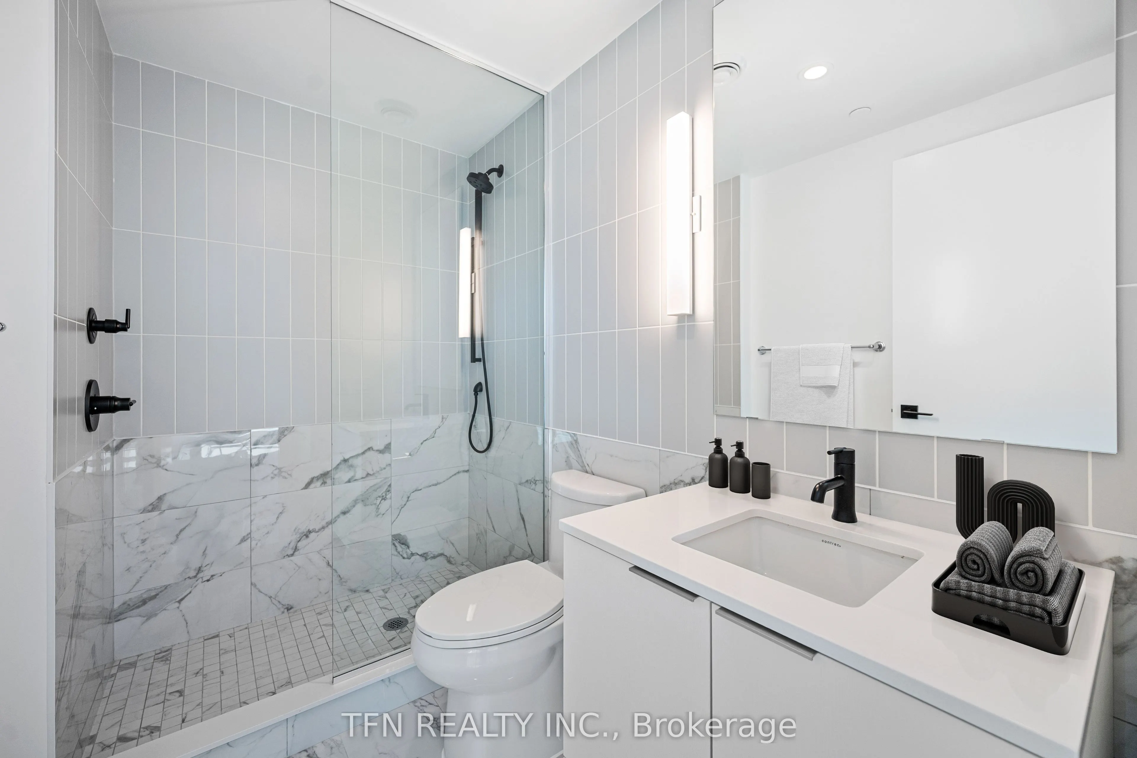 327 King Street W, #4305