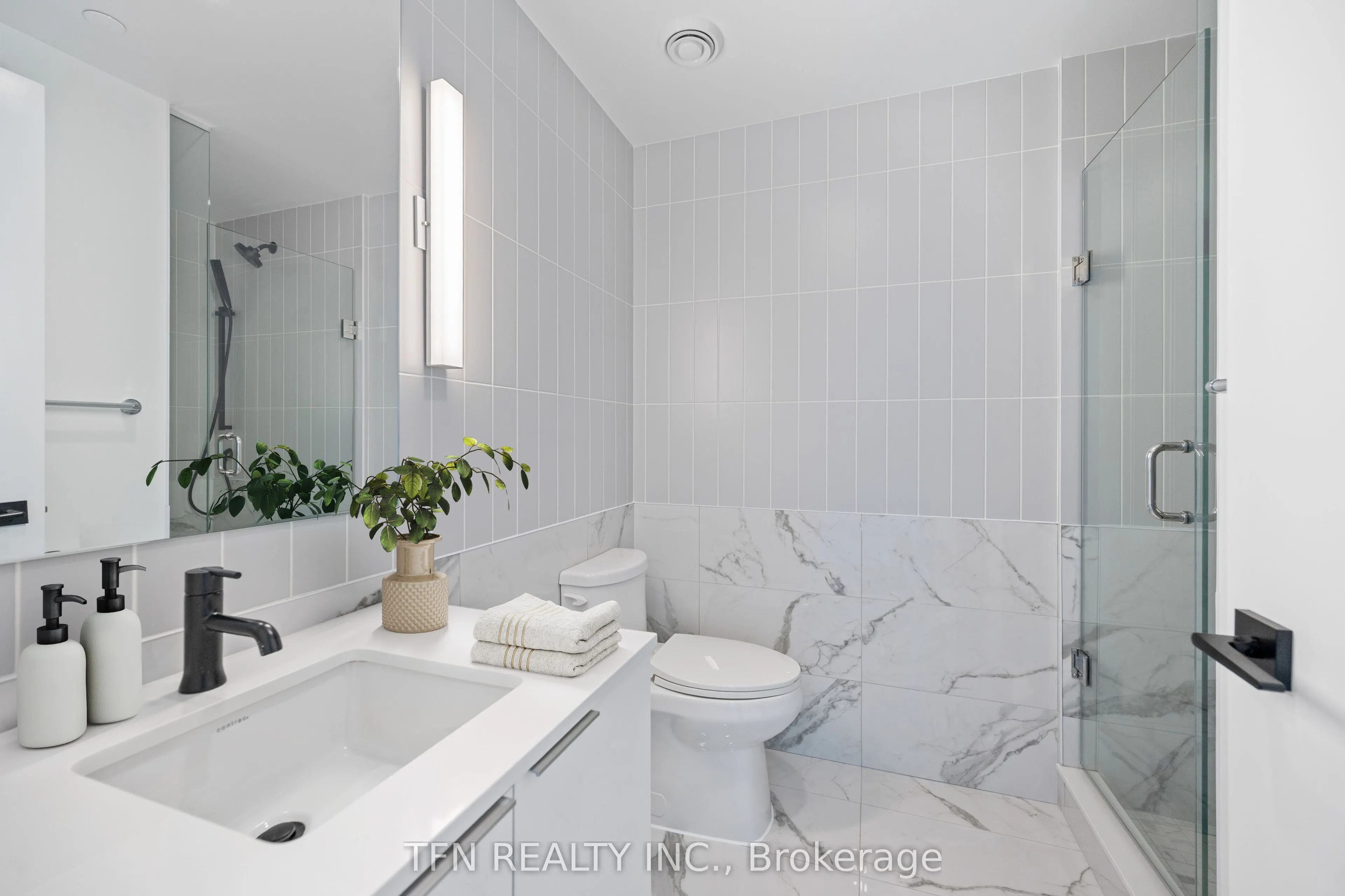 327 King Street W, #4305