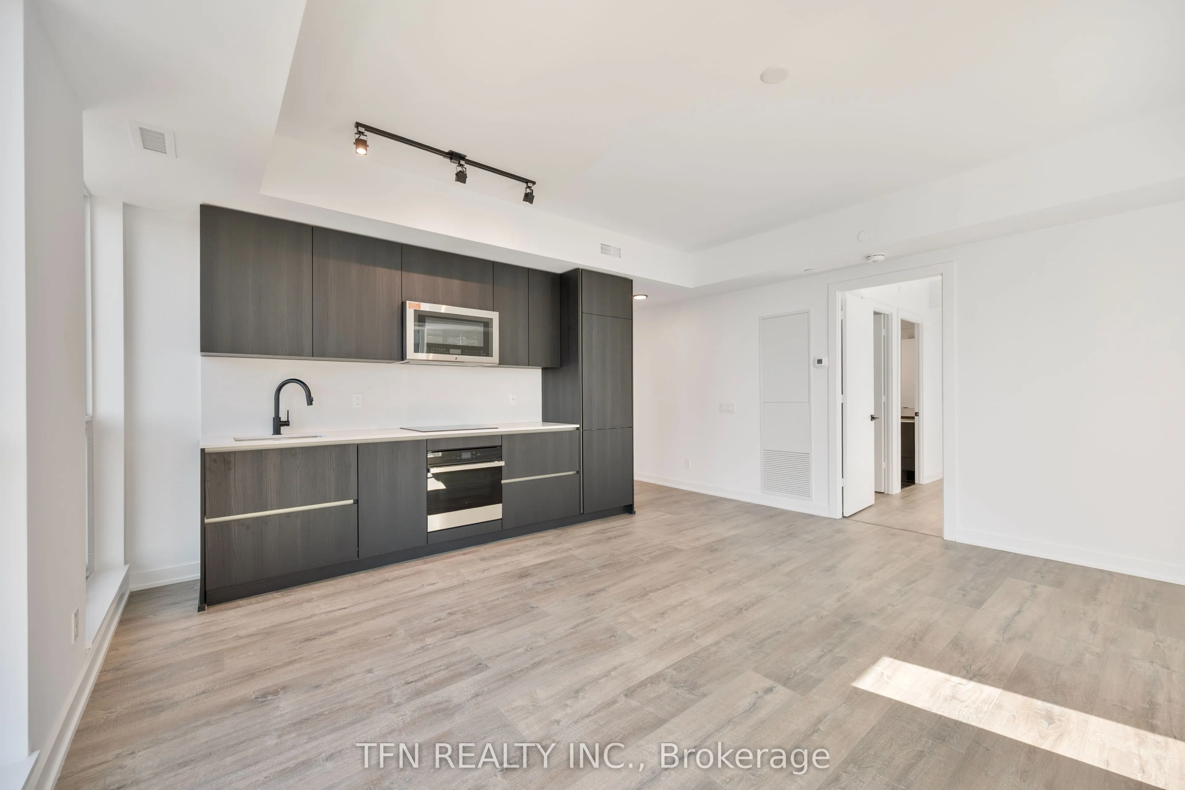 327 King Street W, #4605